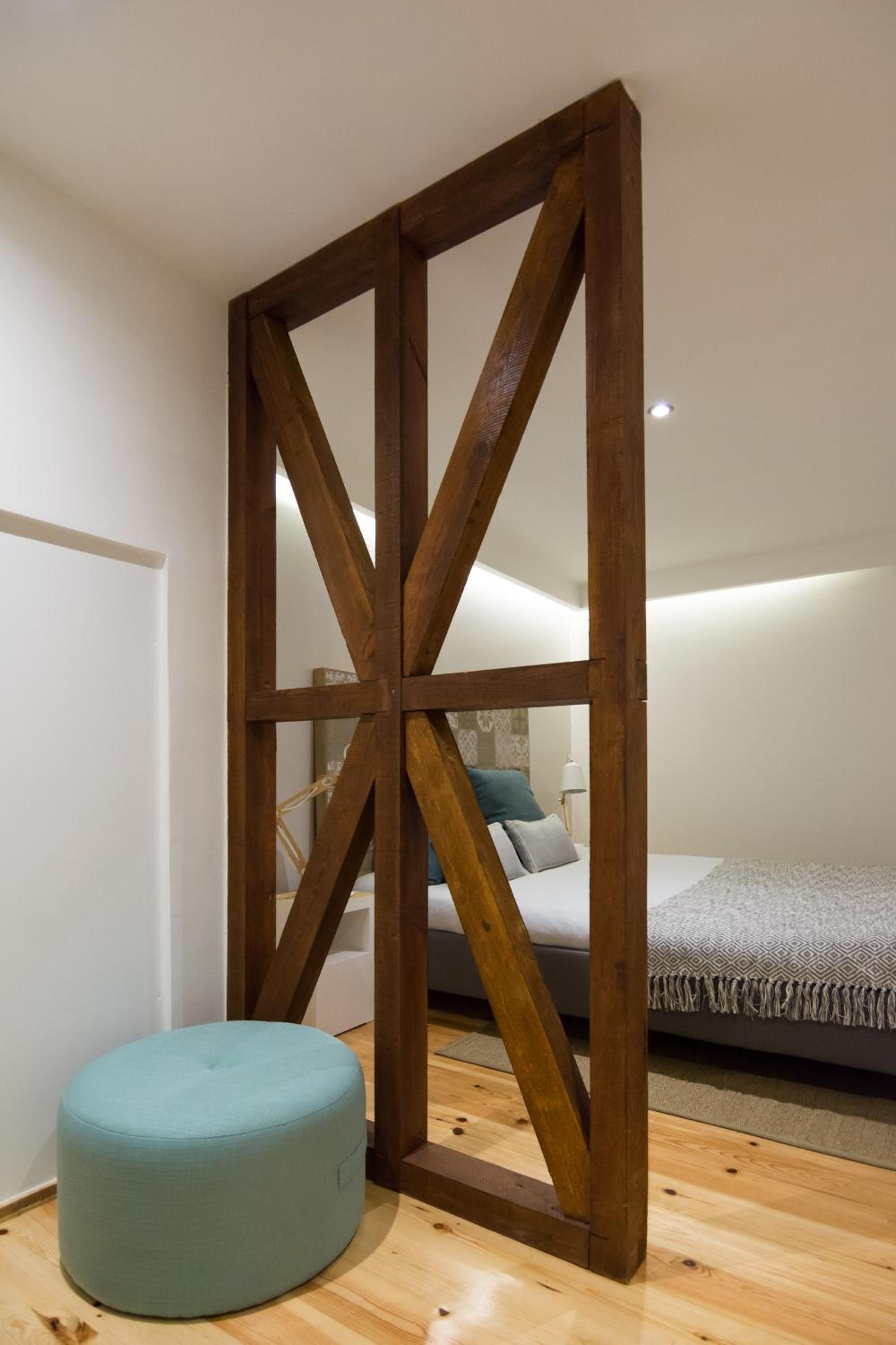 Casa do Castelo 2- Work or Relax in the historic heart of Lisbon! view 4