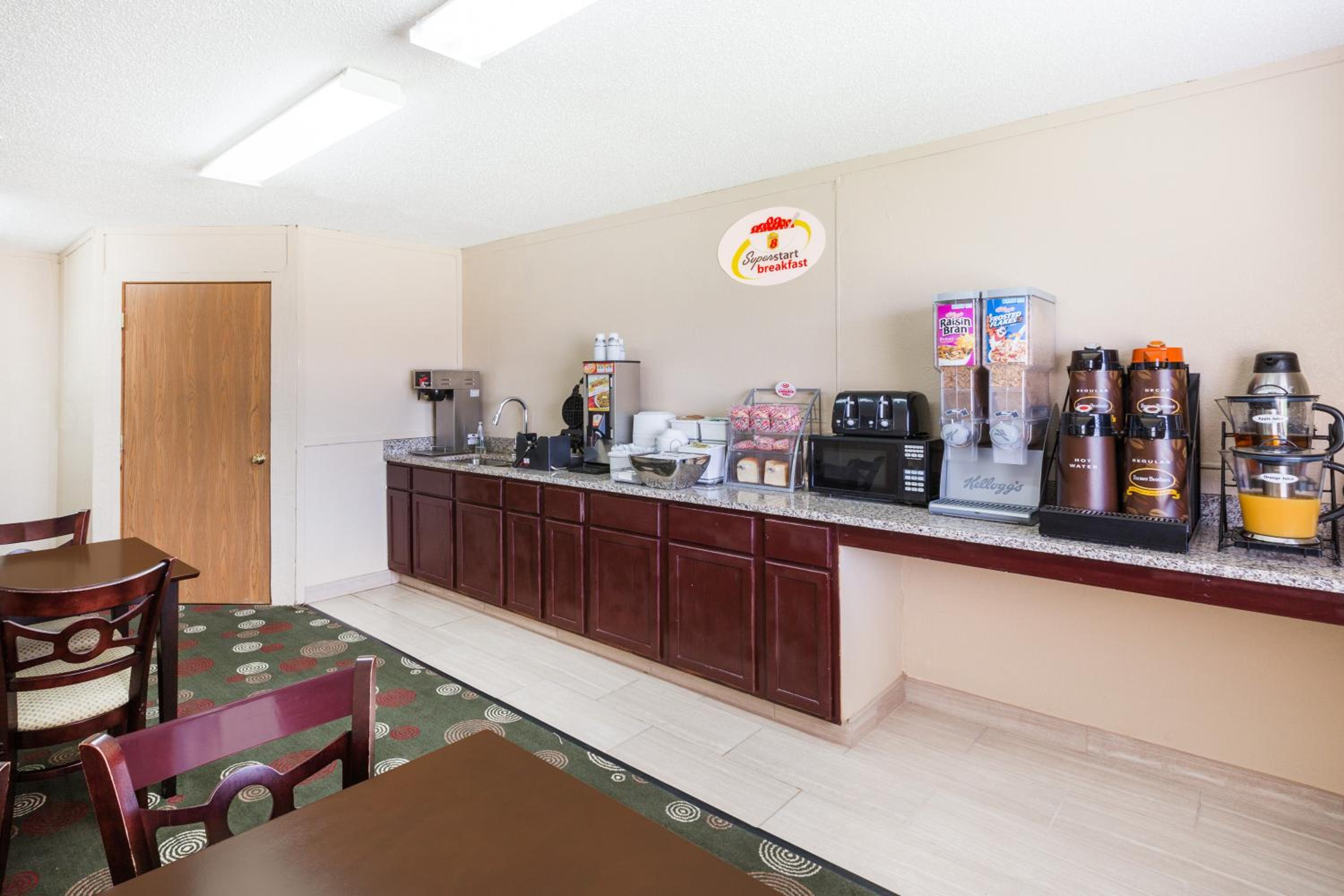 Super 8 by Wyndham Jefferson - Property Image 32
