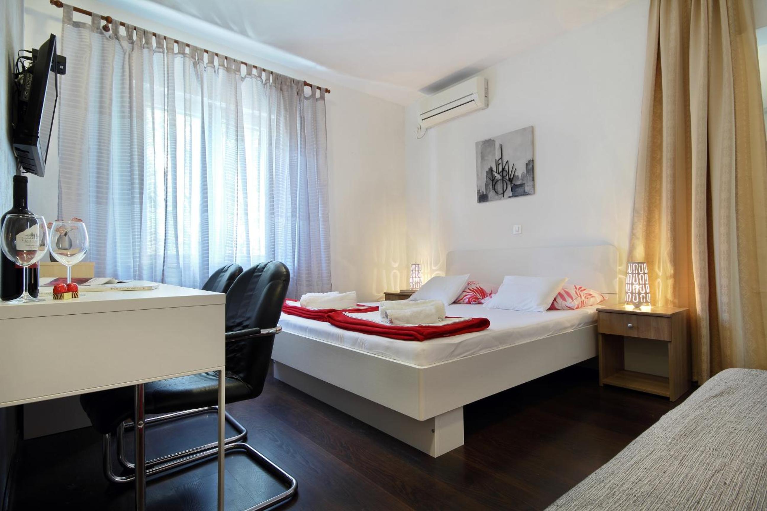 Vukosav Family Apartments and Rooms