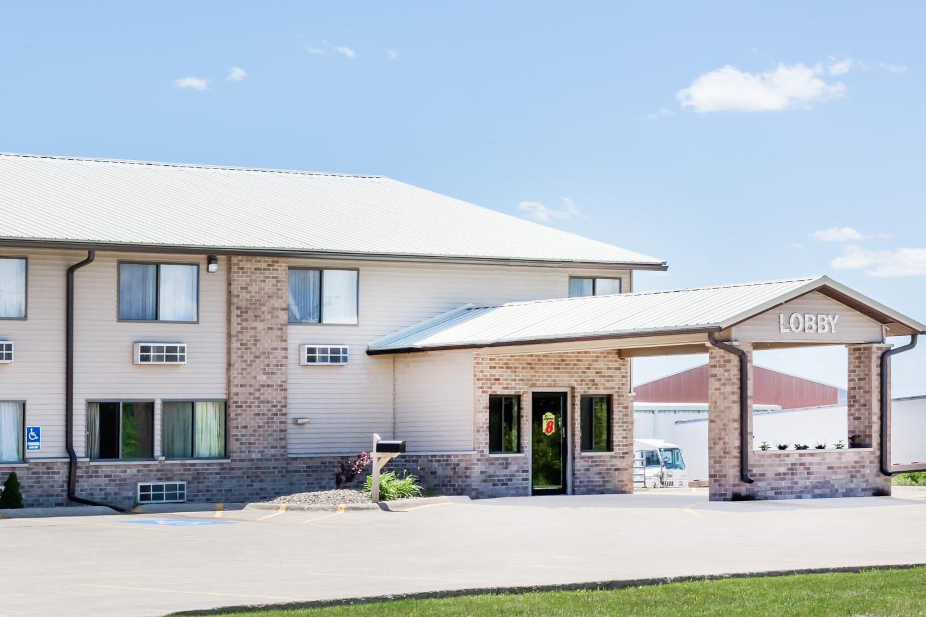 Super 8 by Wyndham Jefferson - Property Image 14