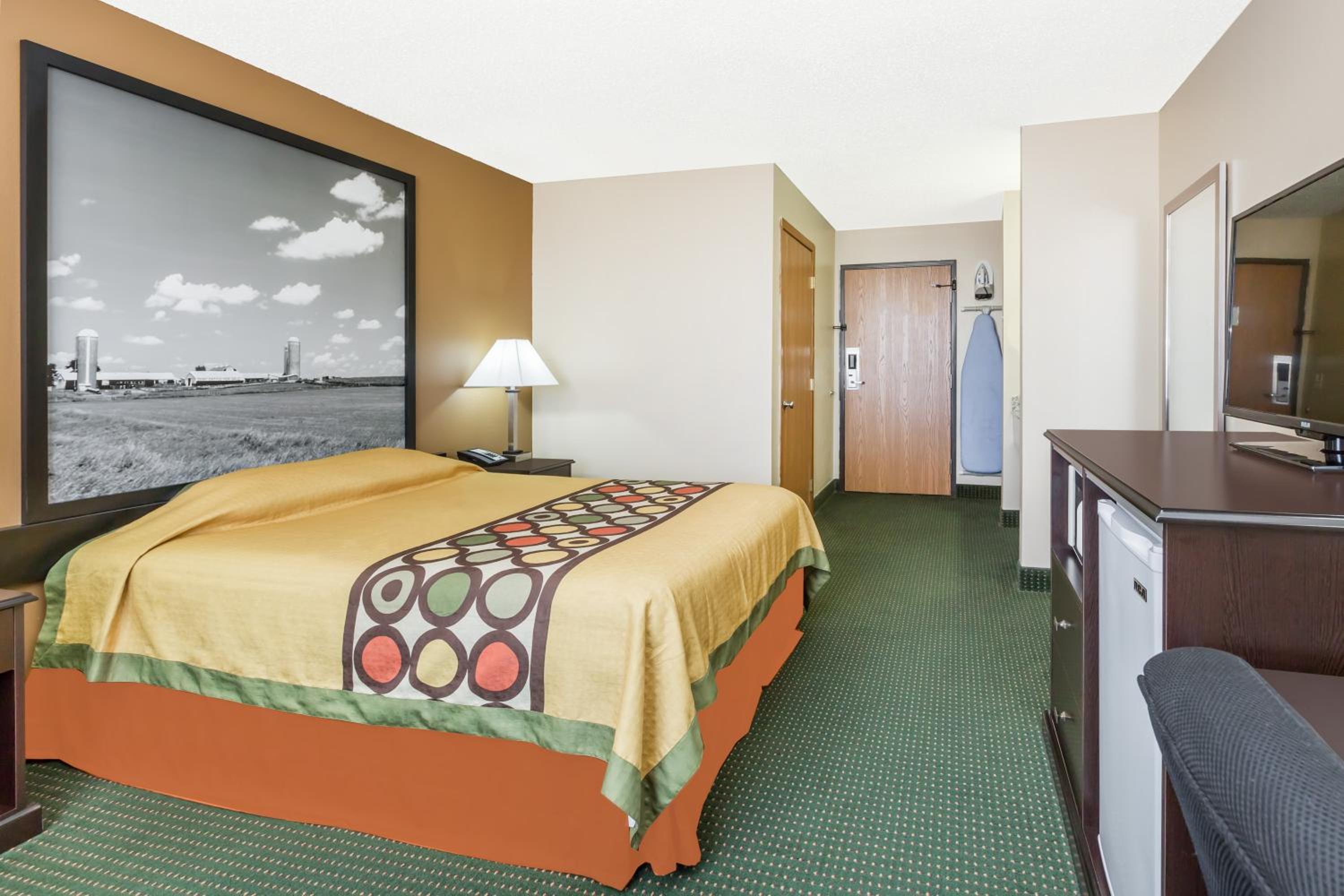 Super 8 by Wyndham Jefferson - Property Image 5