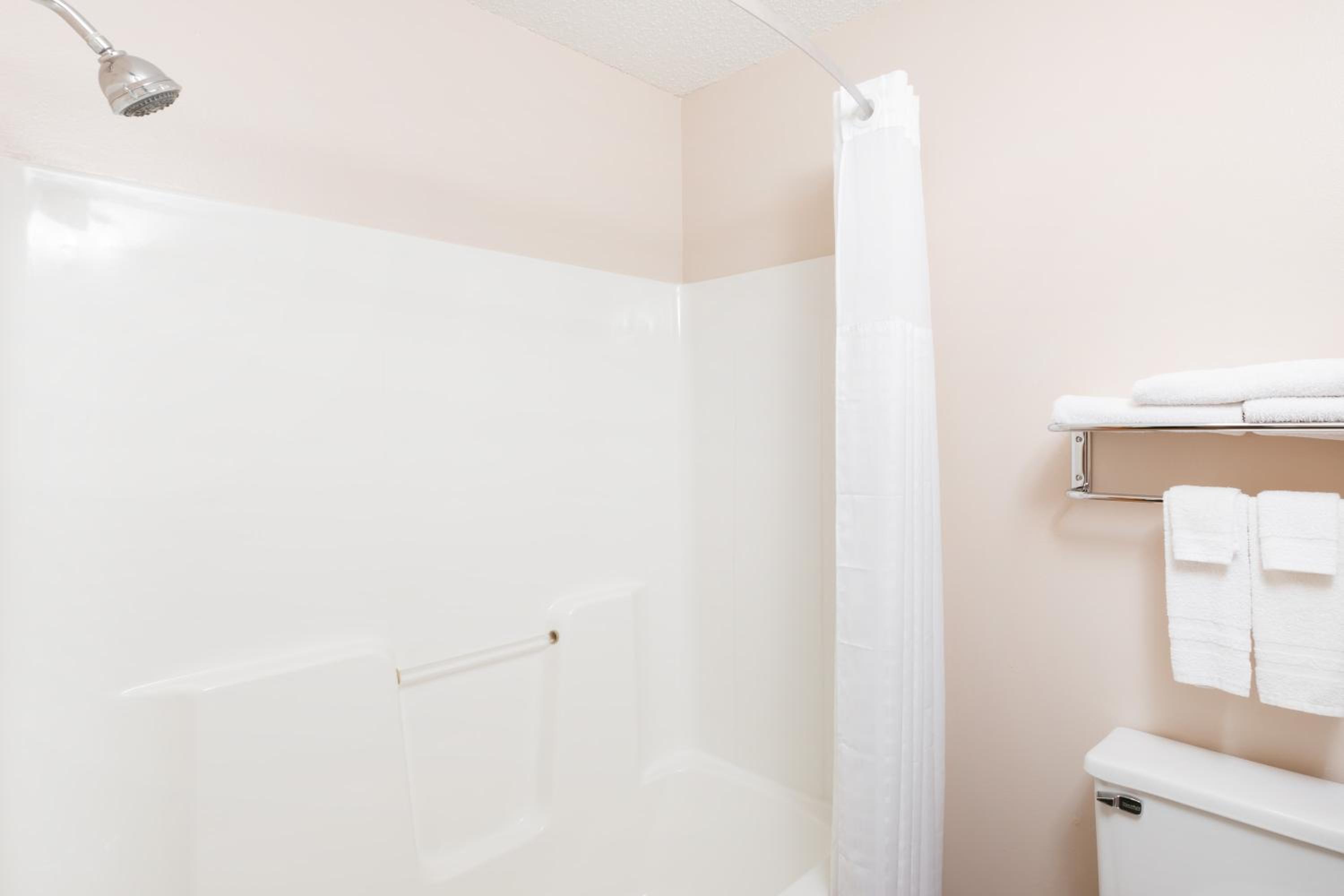 Super 8 by Wyndham Jefferson - Property Image 9