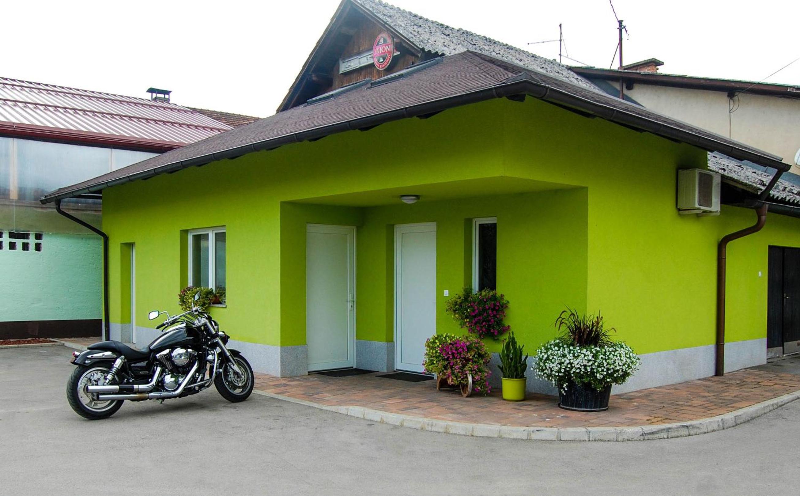 Photo 8