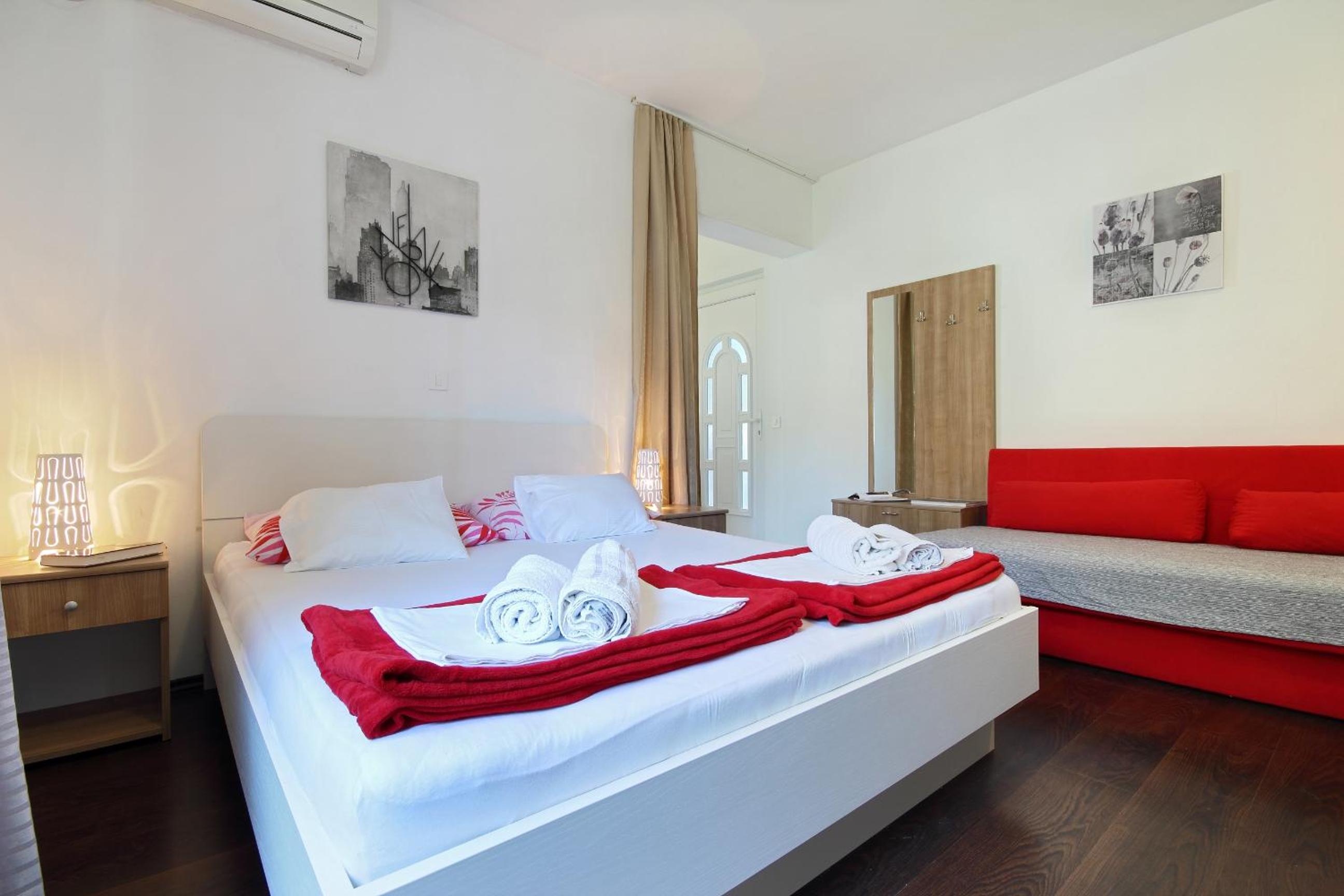 Vukosav Family Apartments and Rooms