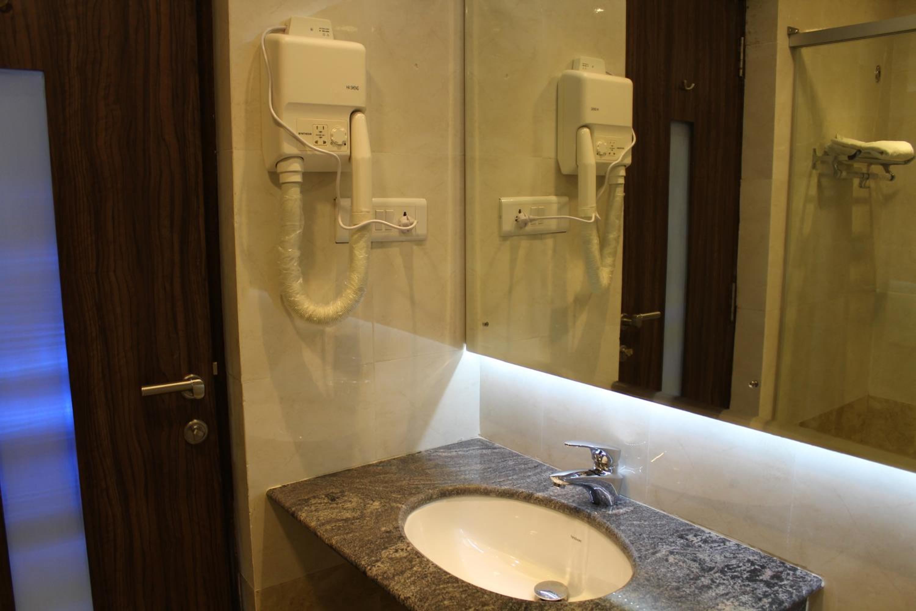 Maple Suites