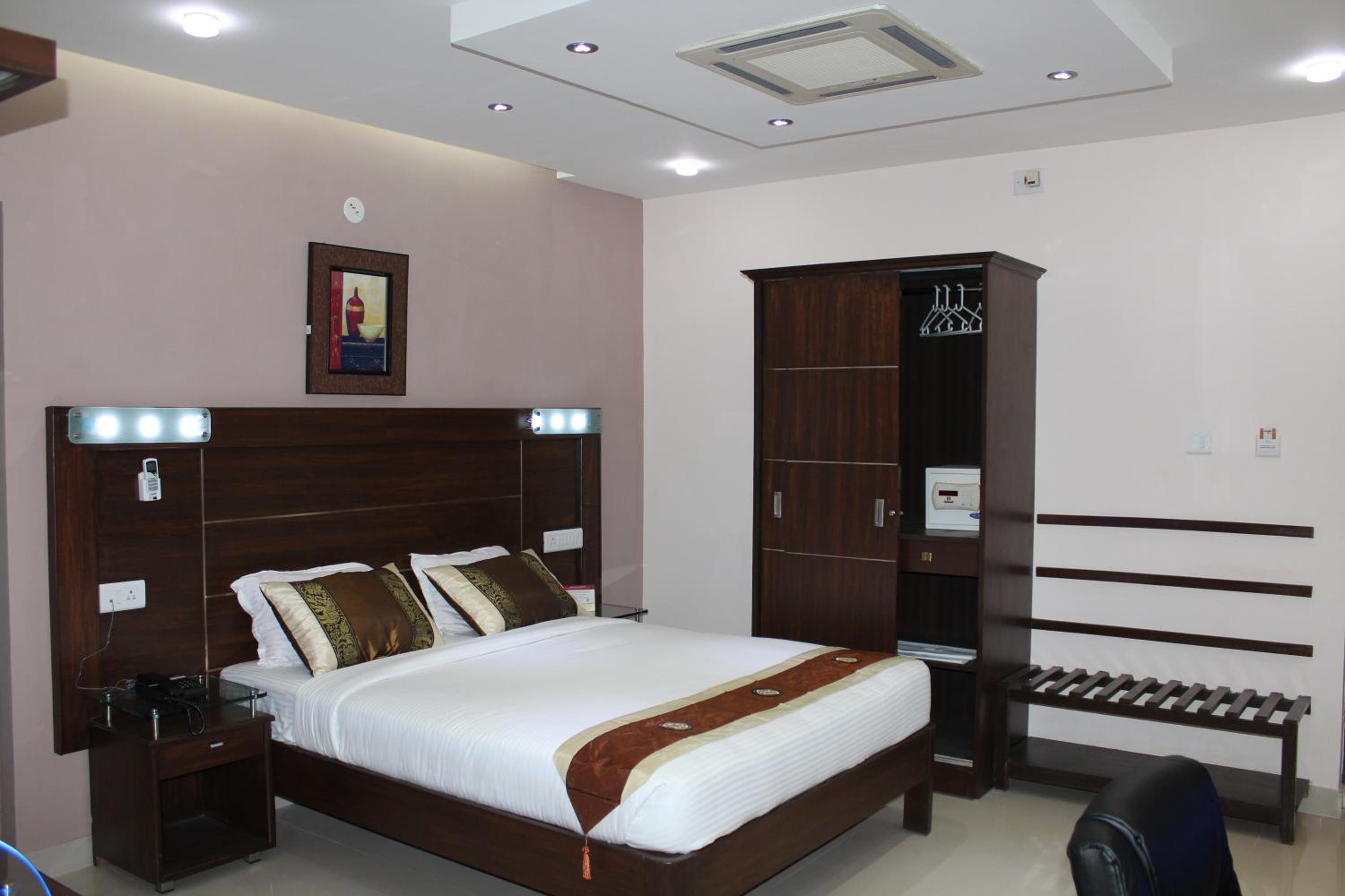 Maple Suites