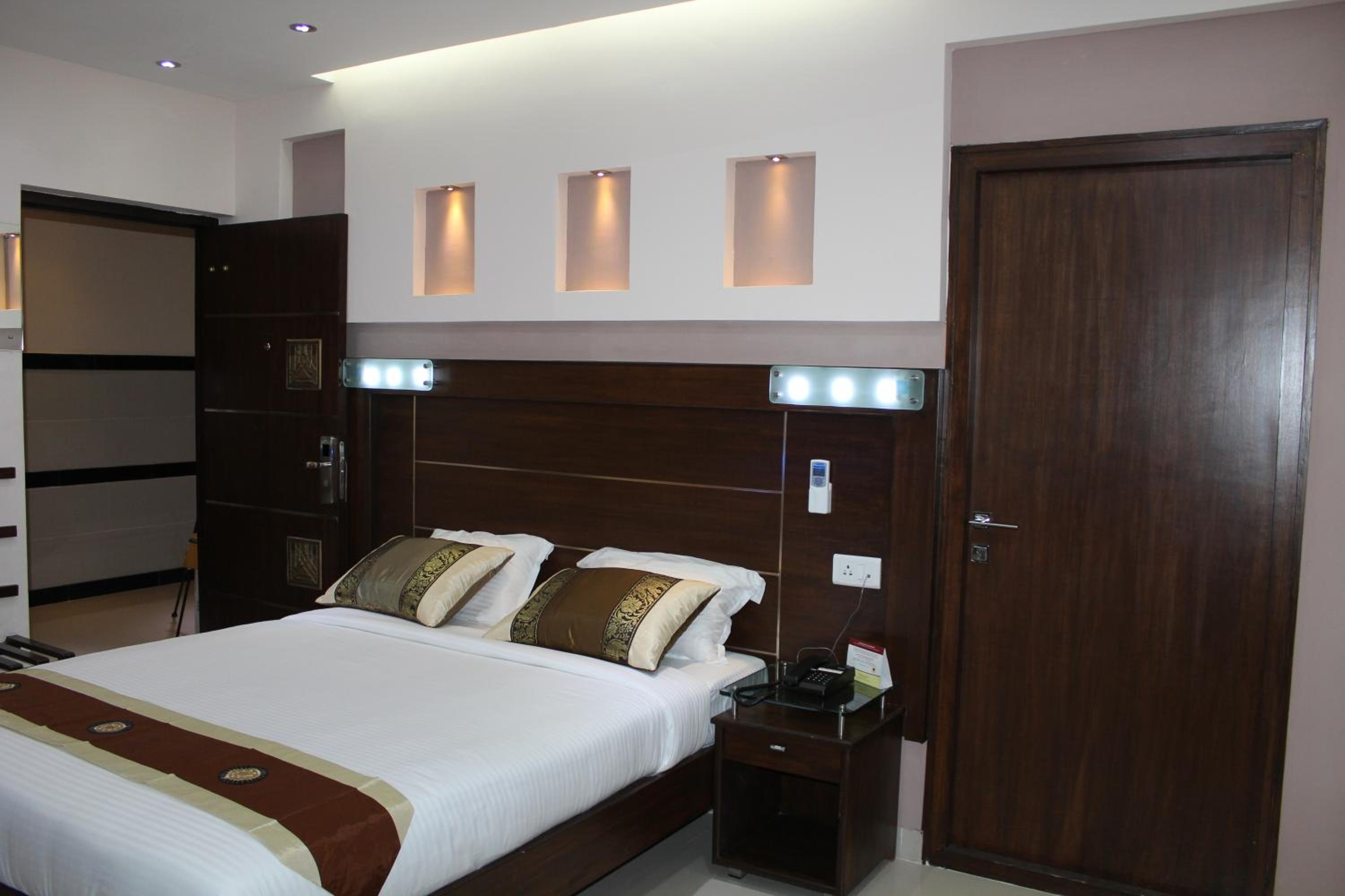 Maple Suites