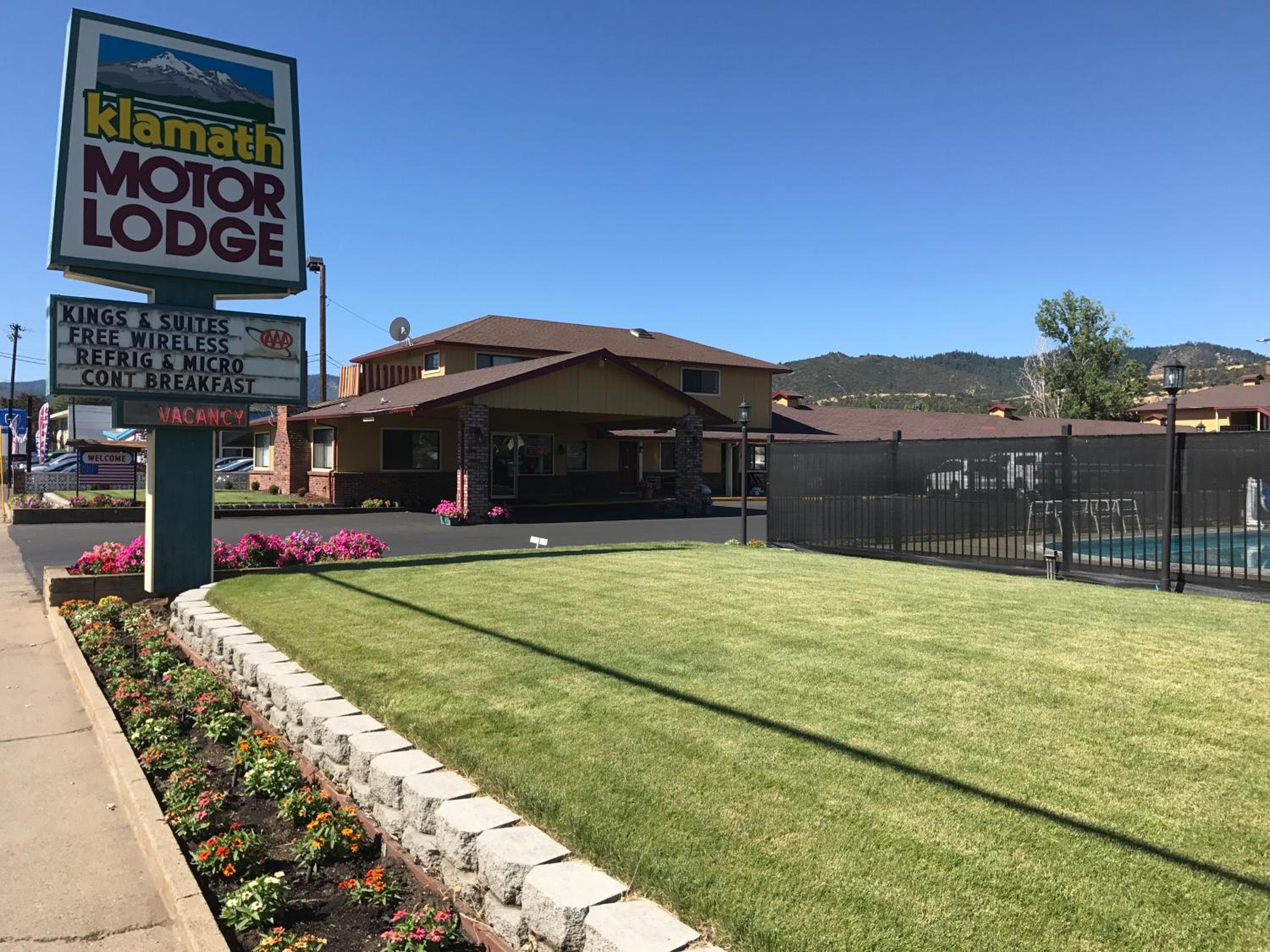Yreka Vacations - Klamath Motor Lodge - Property Image 1