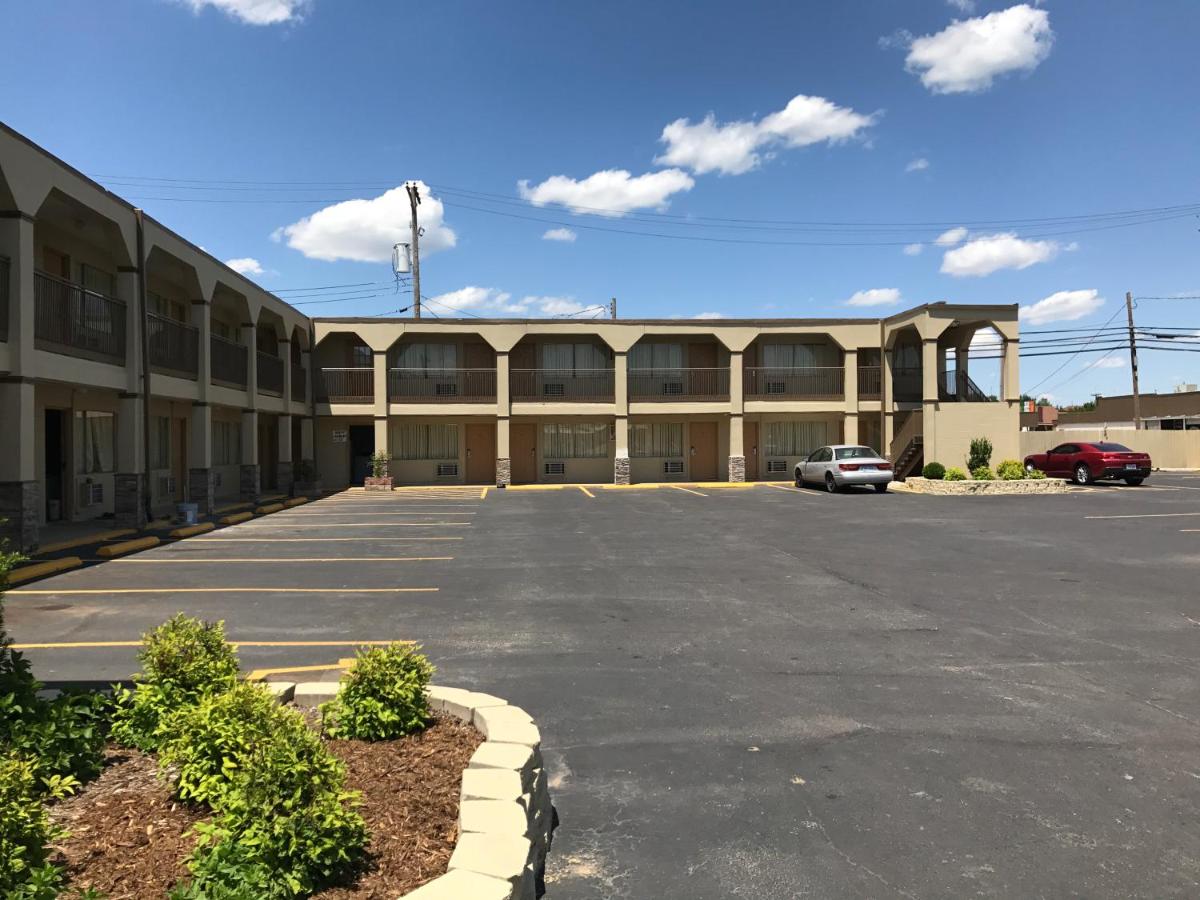 Hutchinson Vacations - Hutchinson Inn - Property Image 1