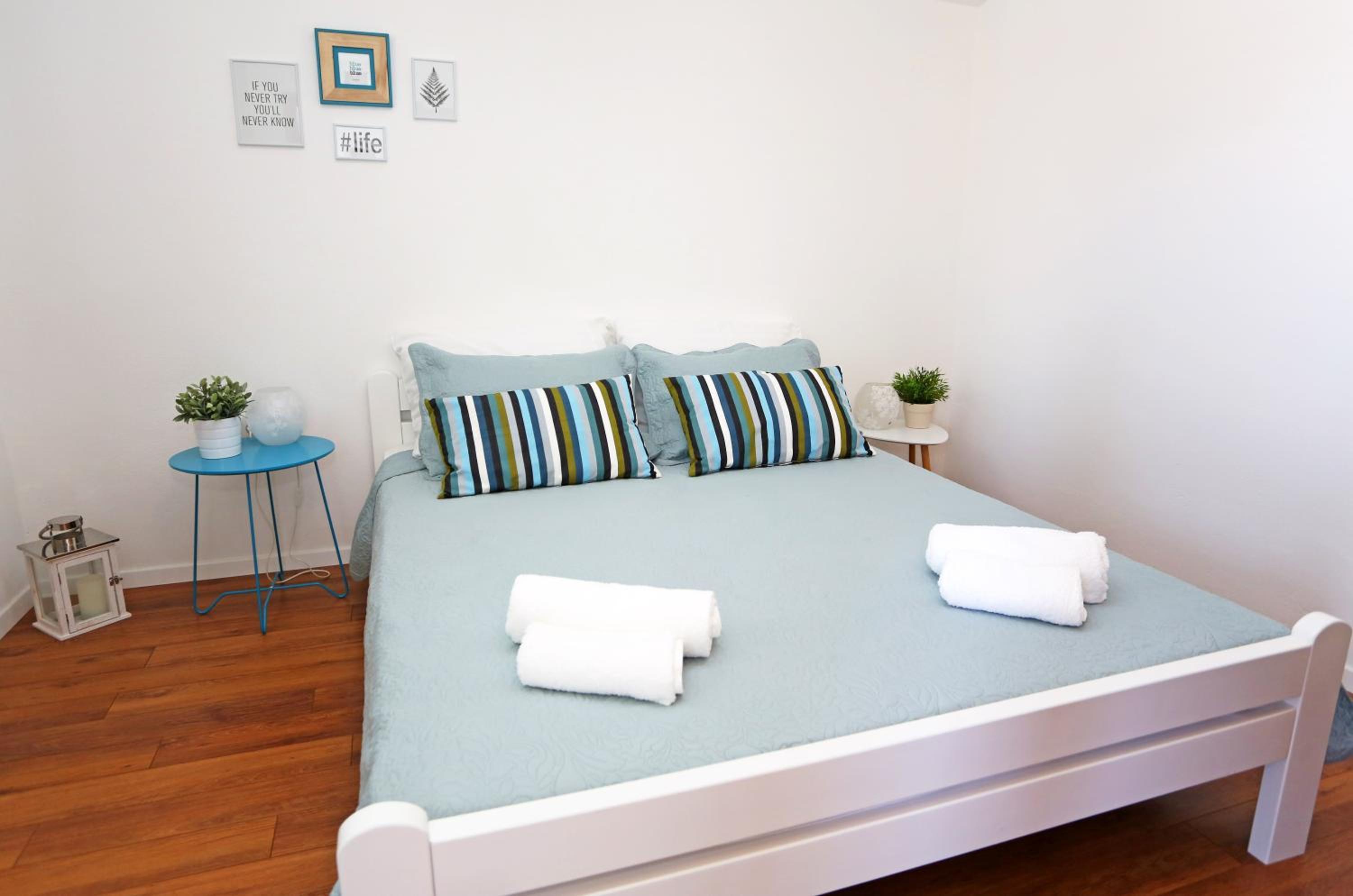 Apartments Tona view 2
