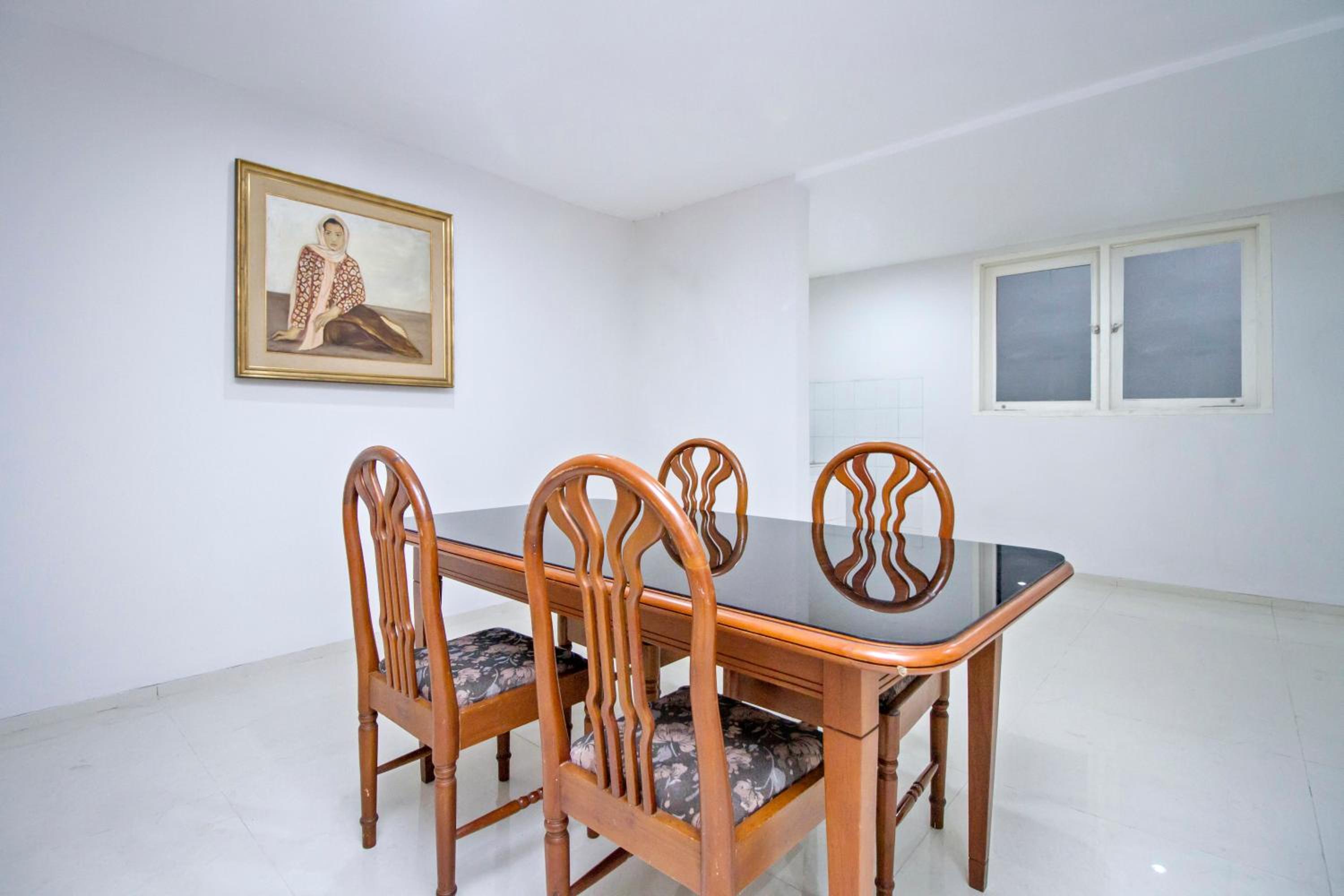 UROOMS Tanah Abang