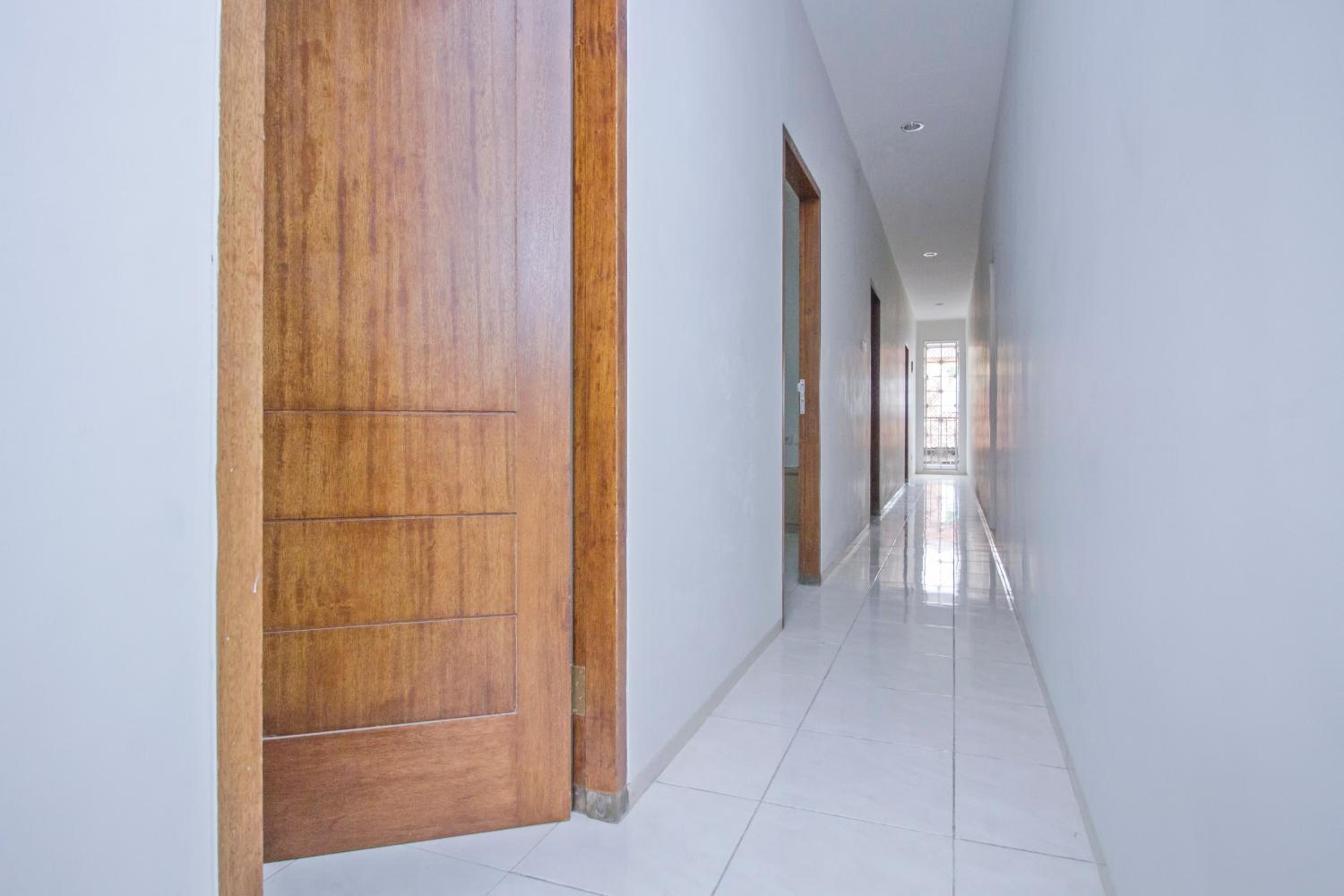 UROOMS Tanah Abang
