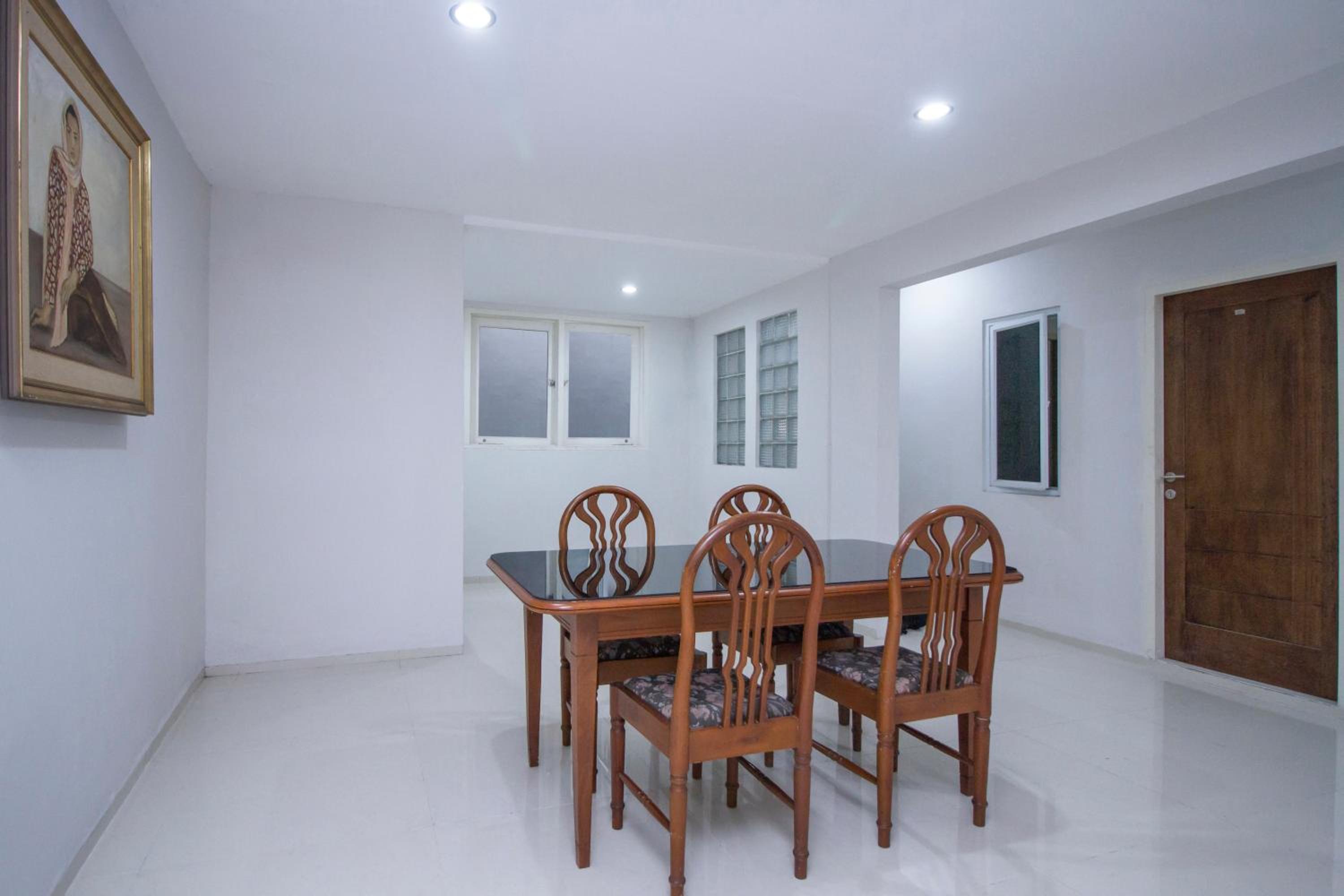 UROOMS Tanah Abang