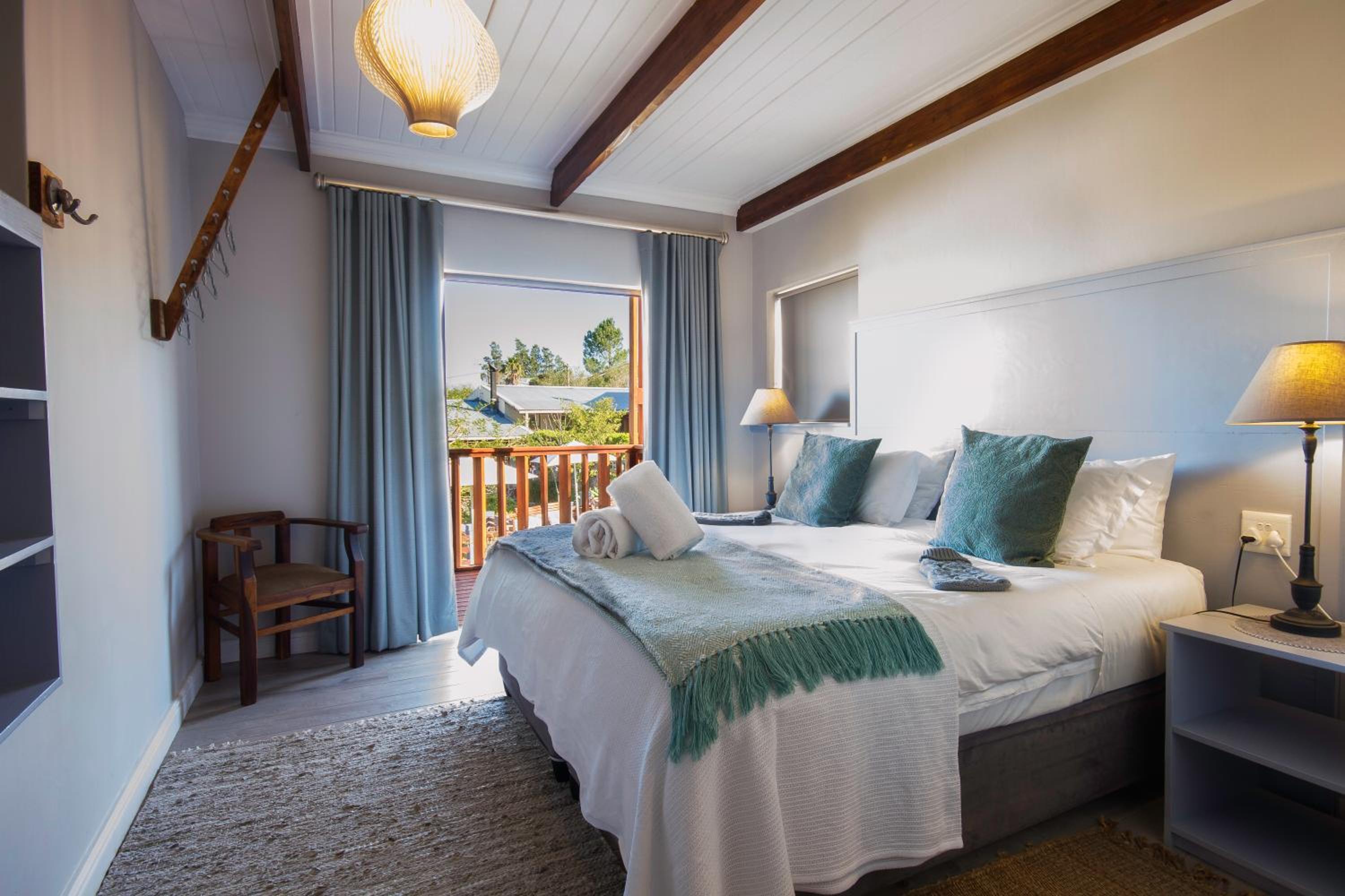 A Hilltop Country Retreat