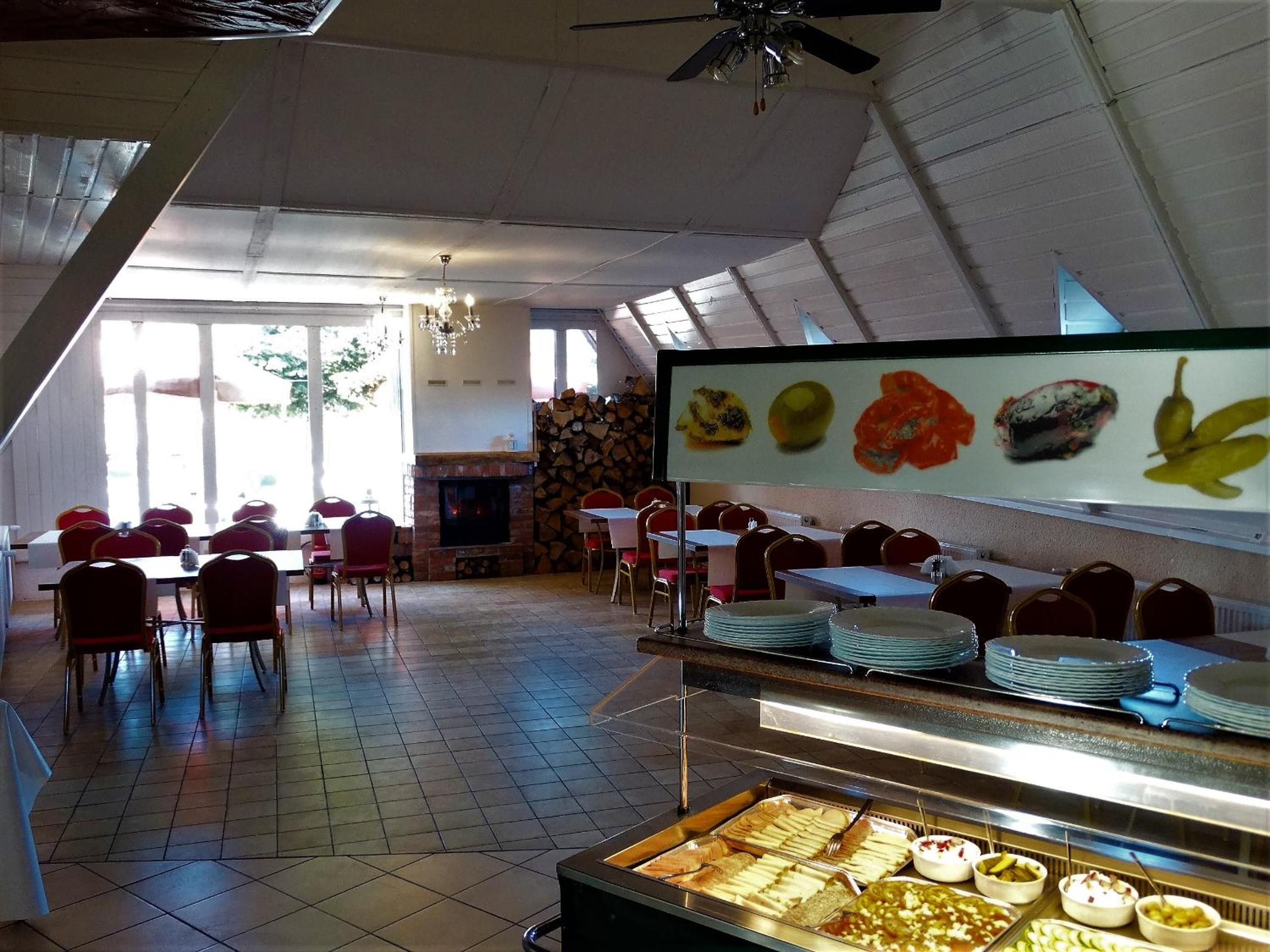 MAX Apartamenty - Pokoje - Domki - Restauracja - Basen view 2