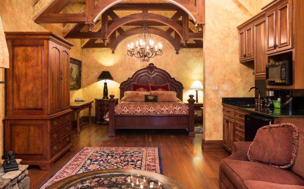 Landoll's Mohican Castle