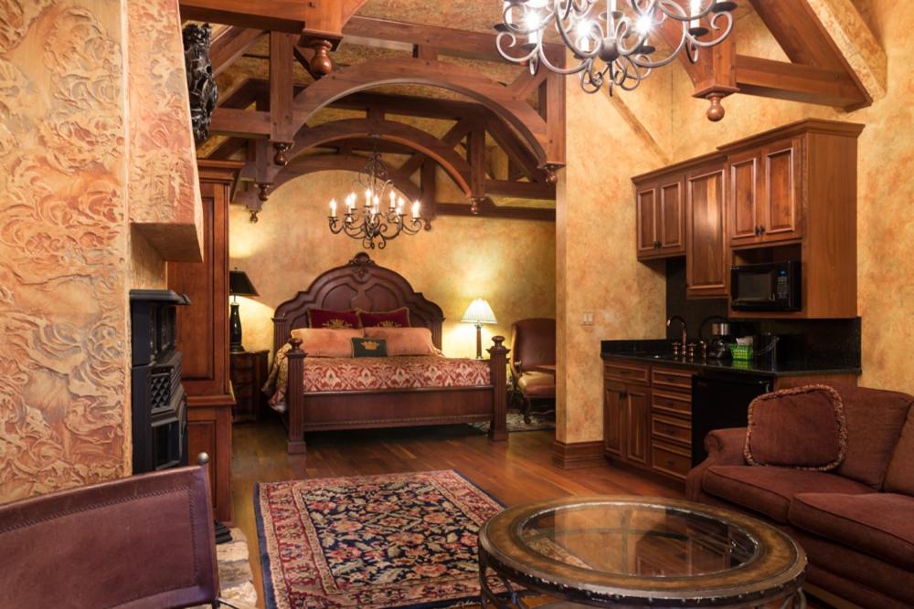 Landoll's Mohican Castle