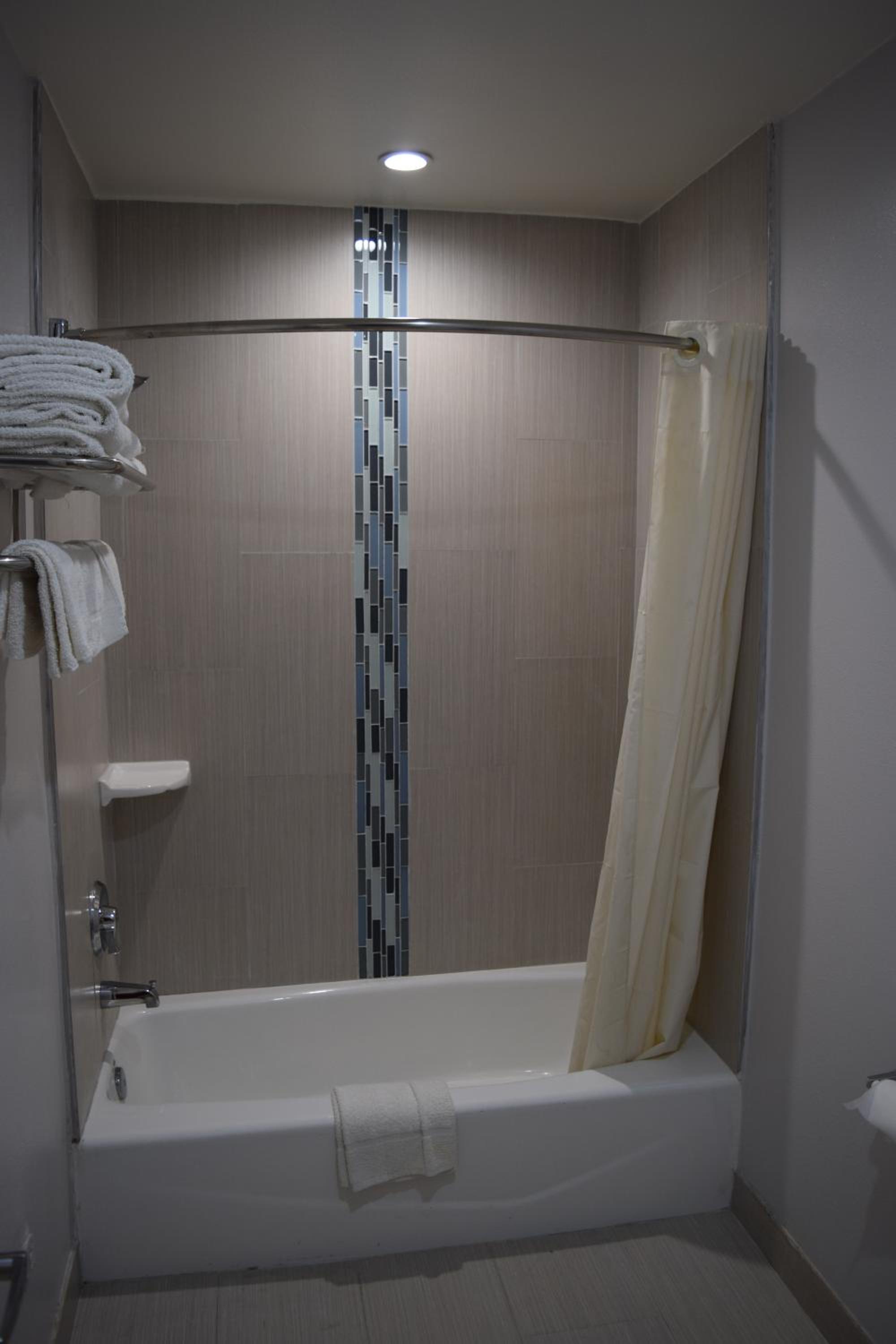 Deluxe Inn Hawthorne/ LAX