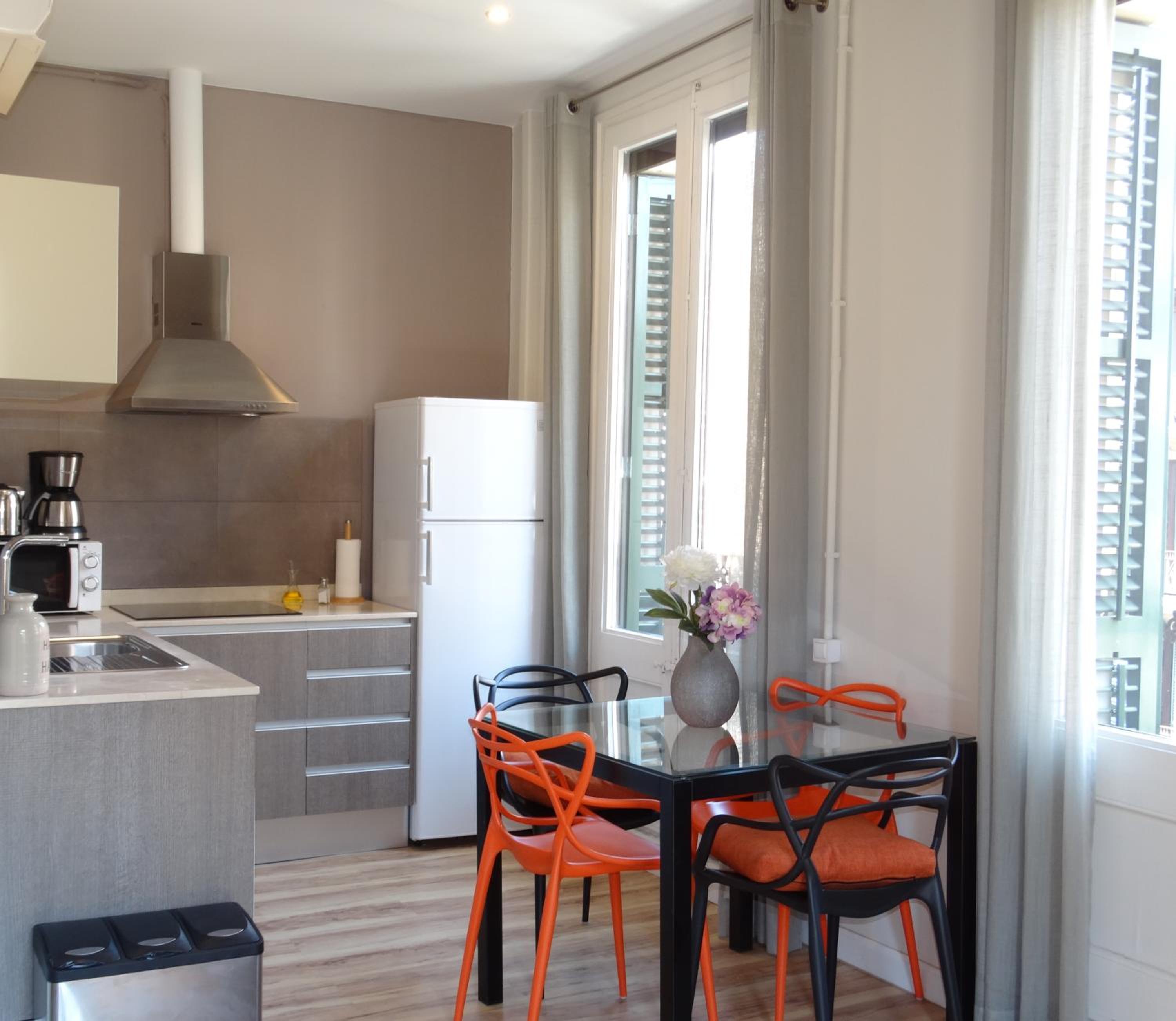 Feel at Sants Apartments
