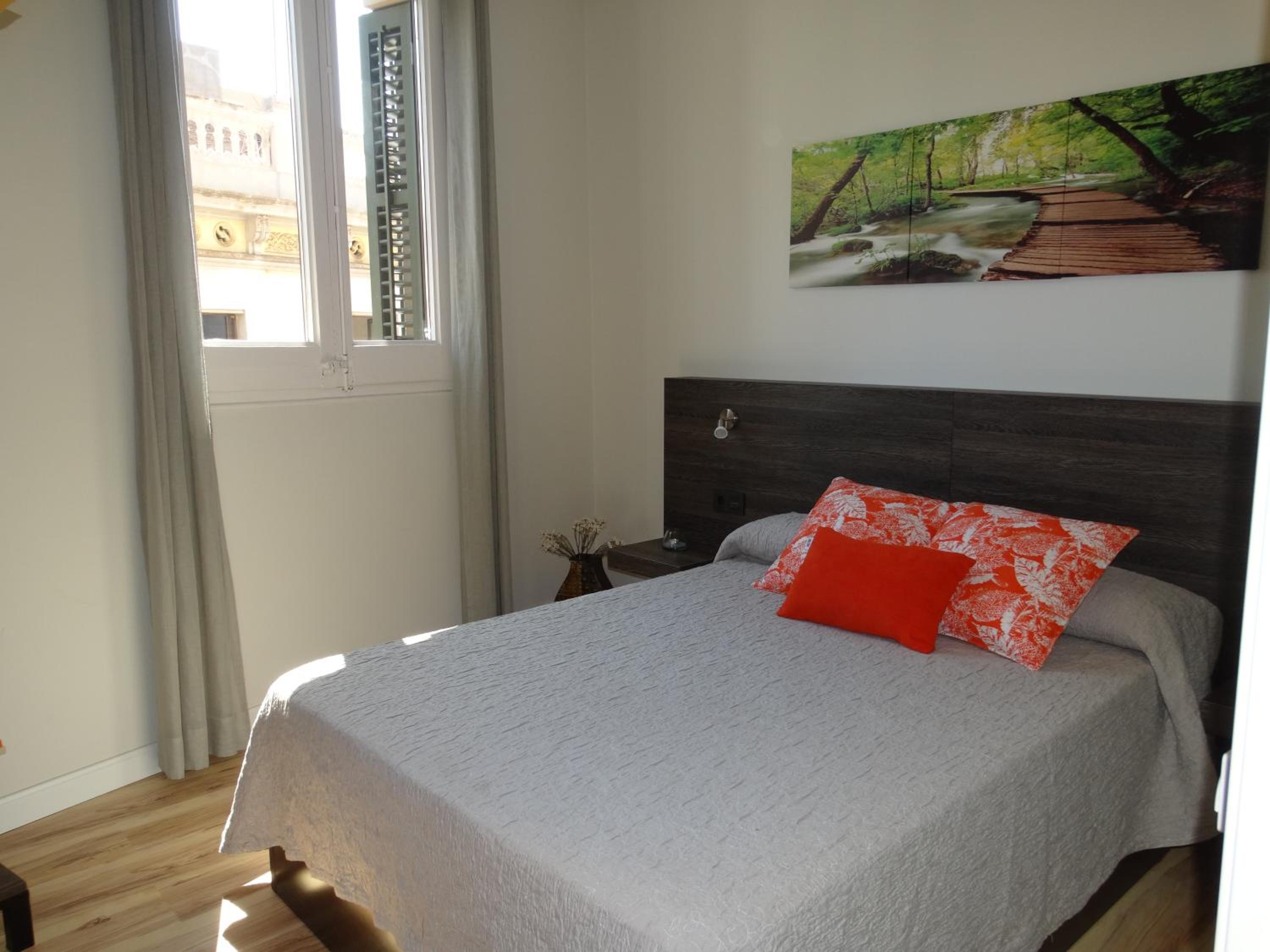 Feel at Sants Apartments
