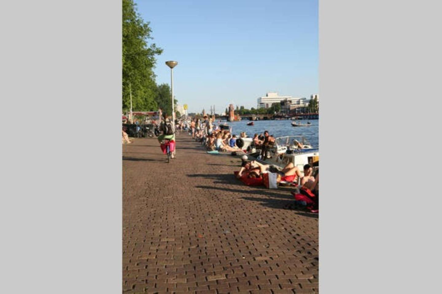 Tiny Houseboat B&B on the Amstel River