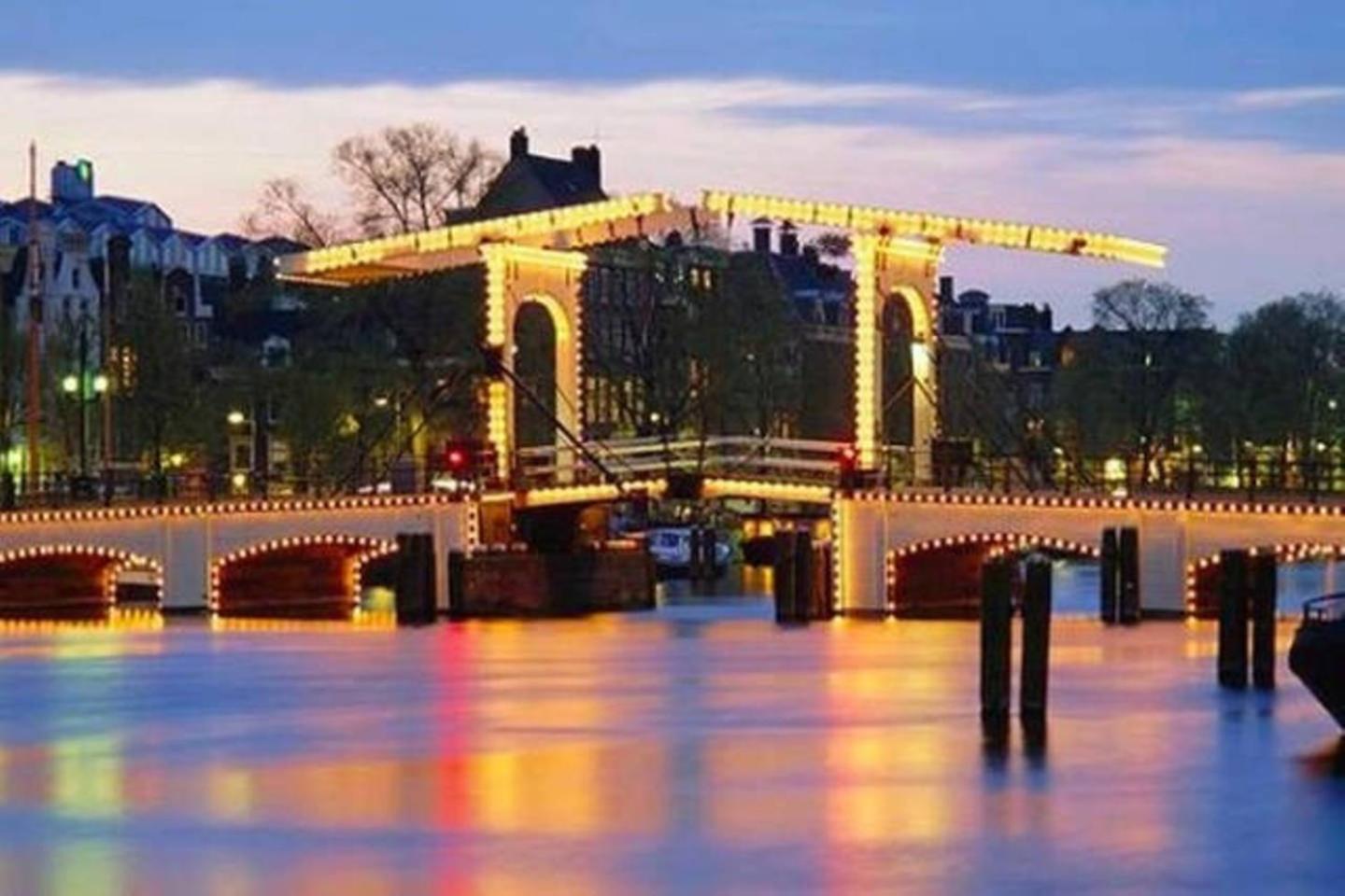 Tiny Houseboat B&B on the Amstel River