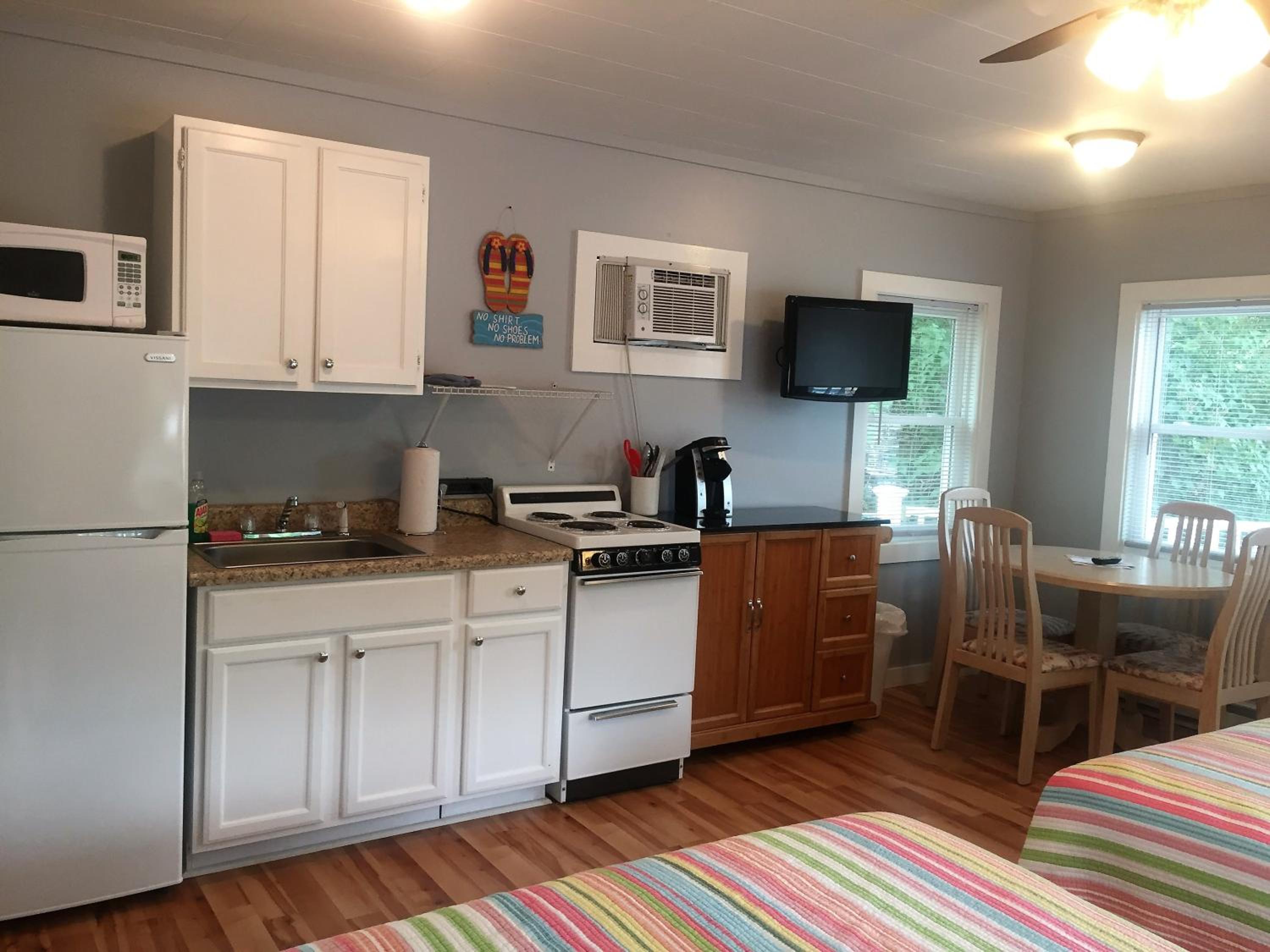Drake's Island Resort Cottages - Property Image 8