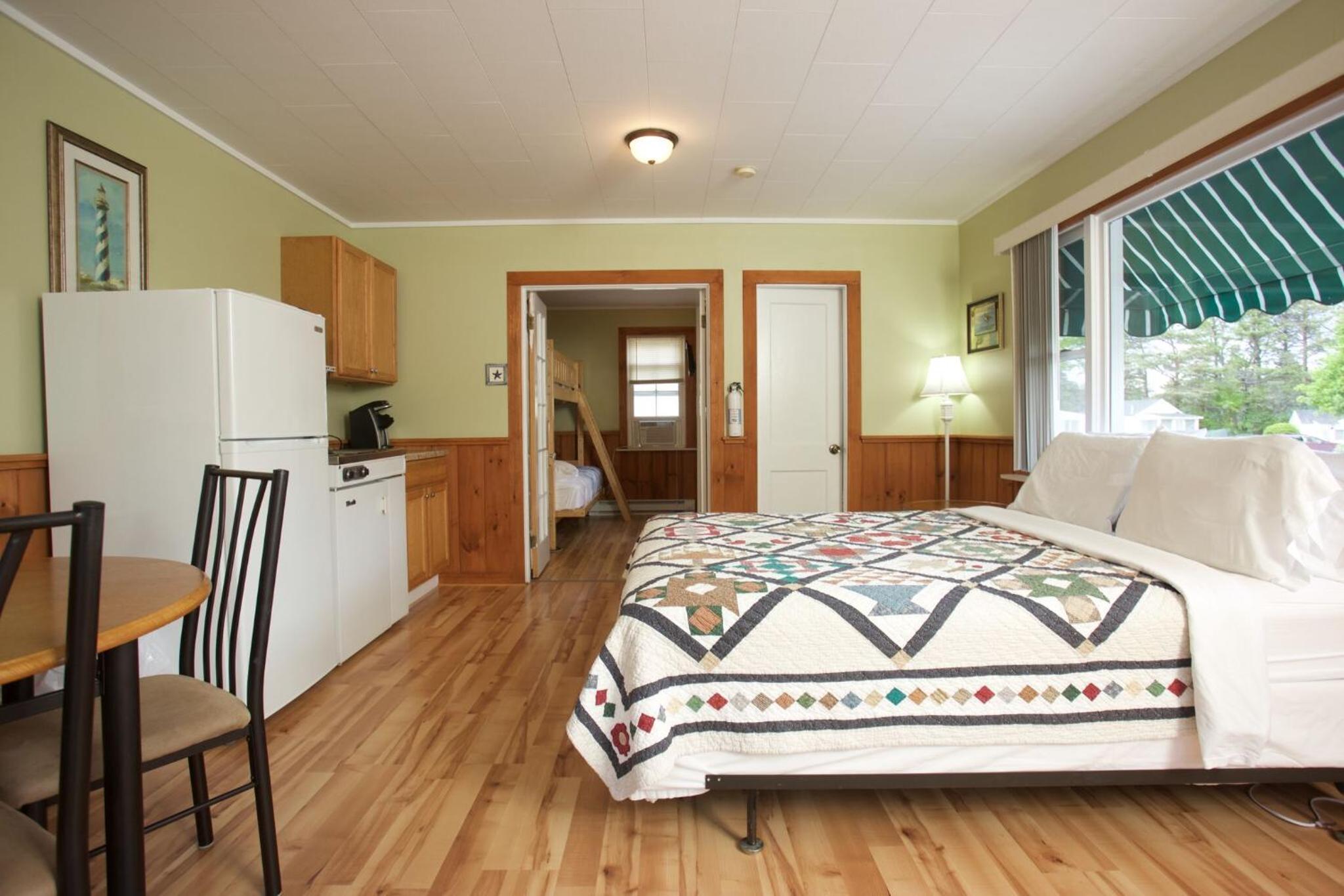 Drake's Island Resort Cottages - Property Image 10