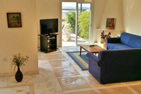 Larnaka Beach House 3