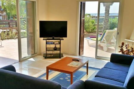 Larnaka Beach House 3