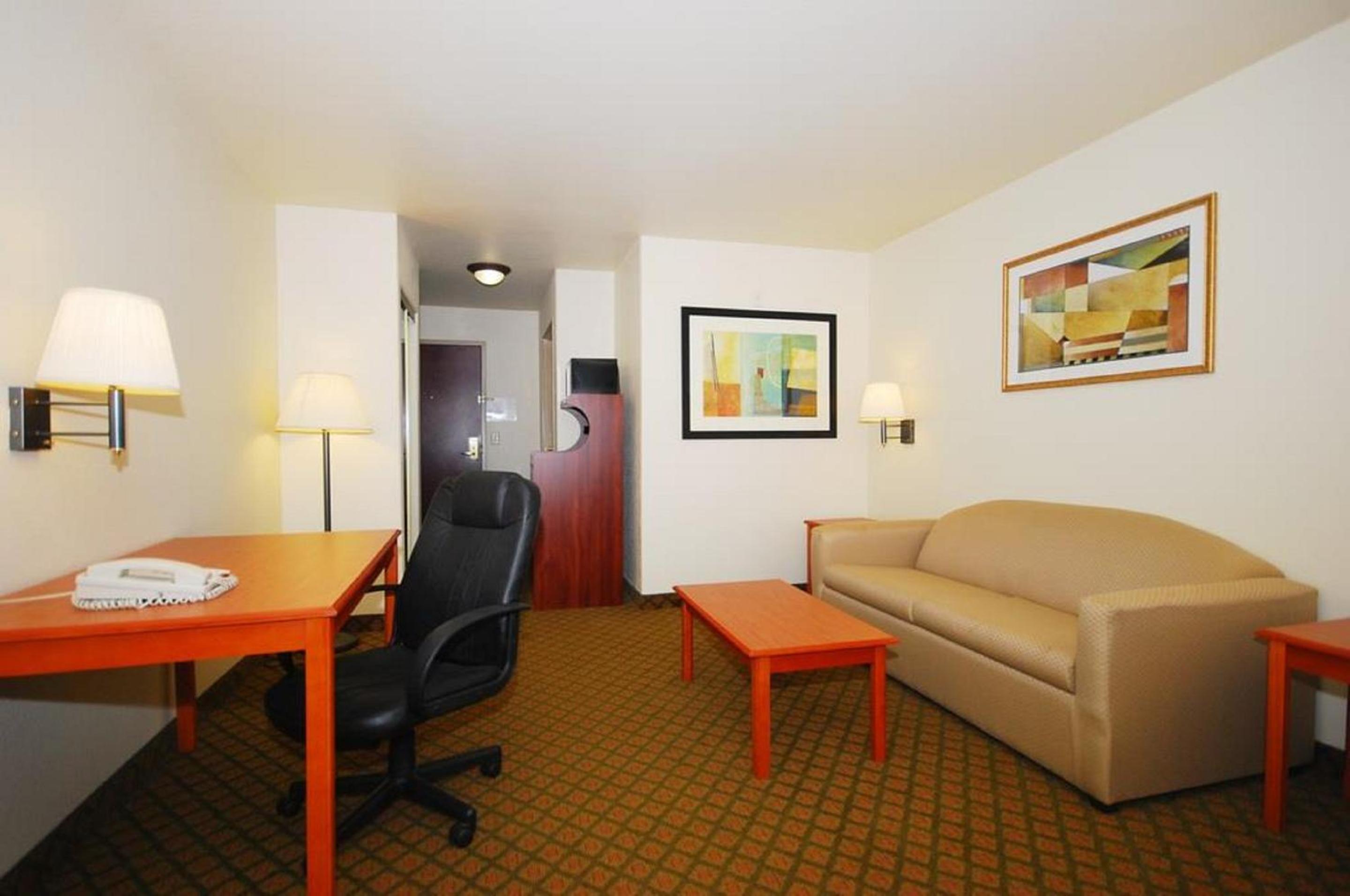 Best Western Inn & Suites - Henrietta