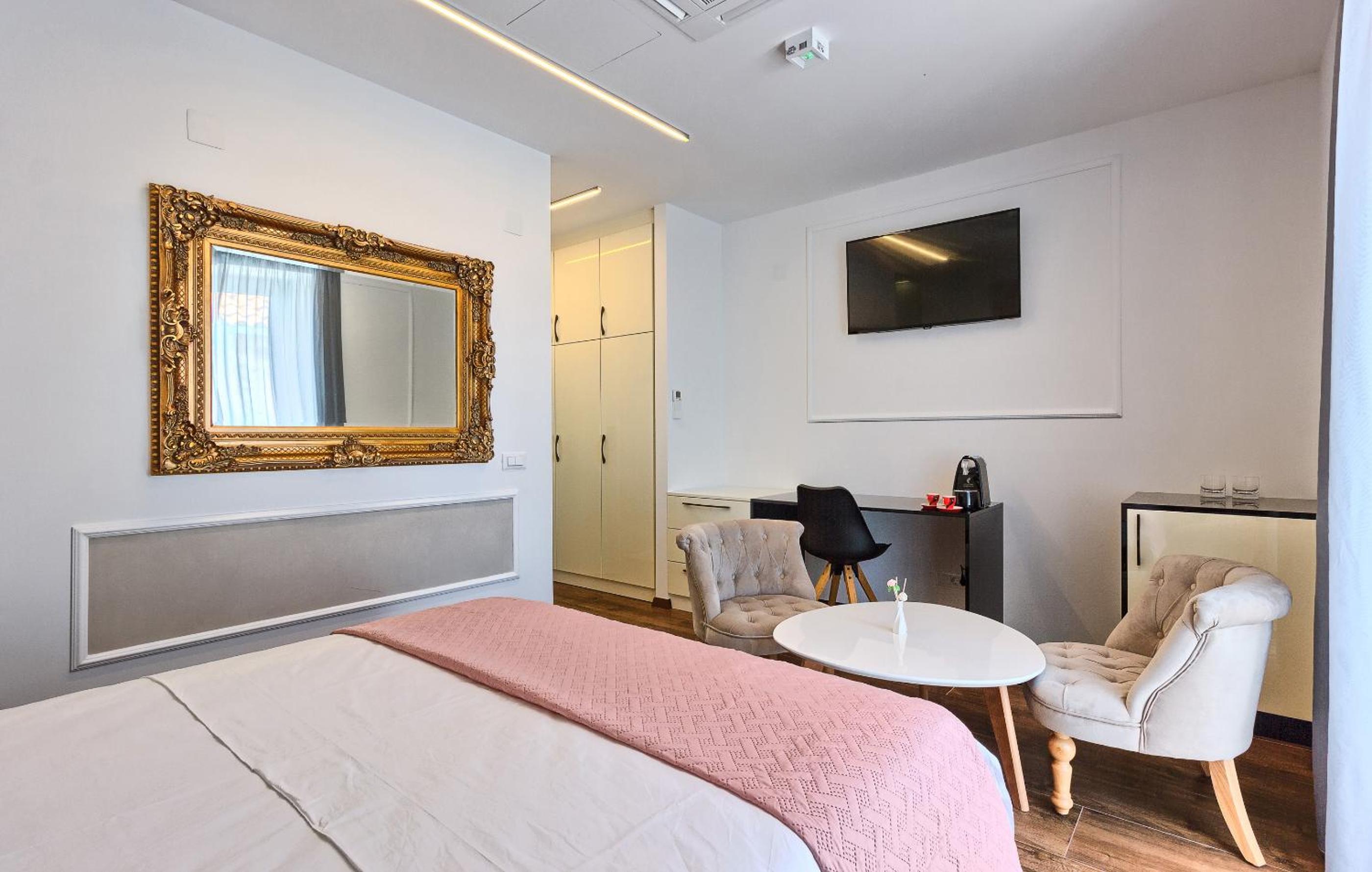 Mincheta - Luxury Rooms view 2