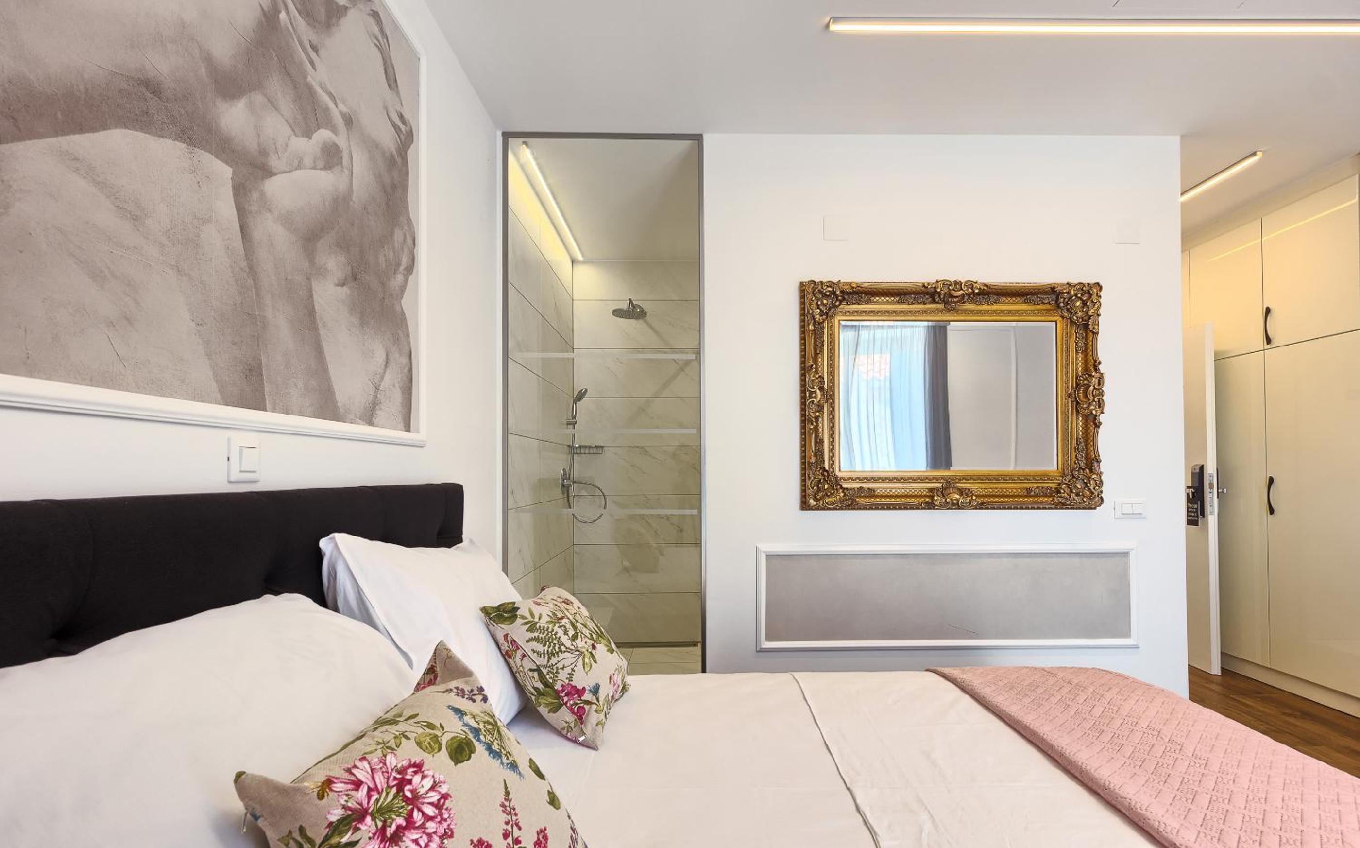 Mincheta - Luxury Rooms view 3
