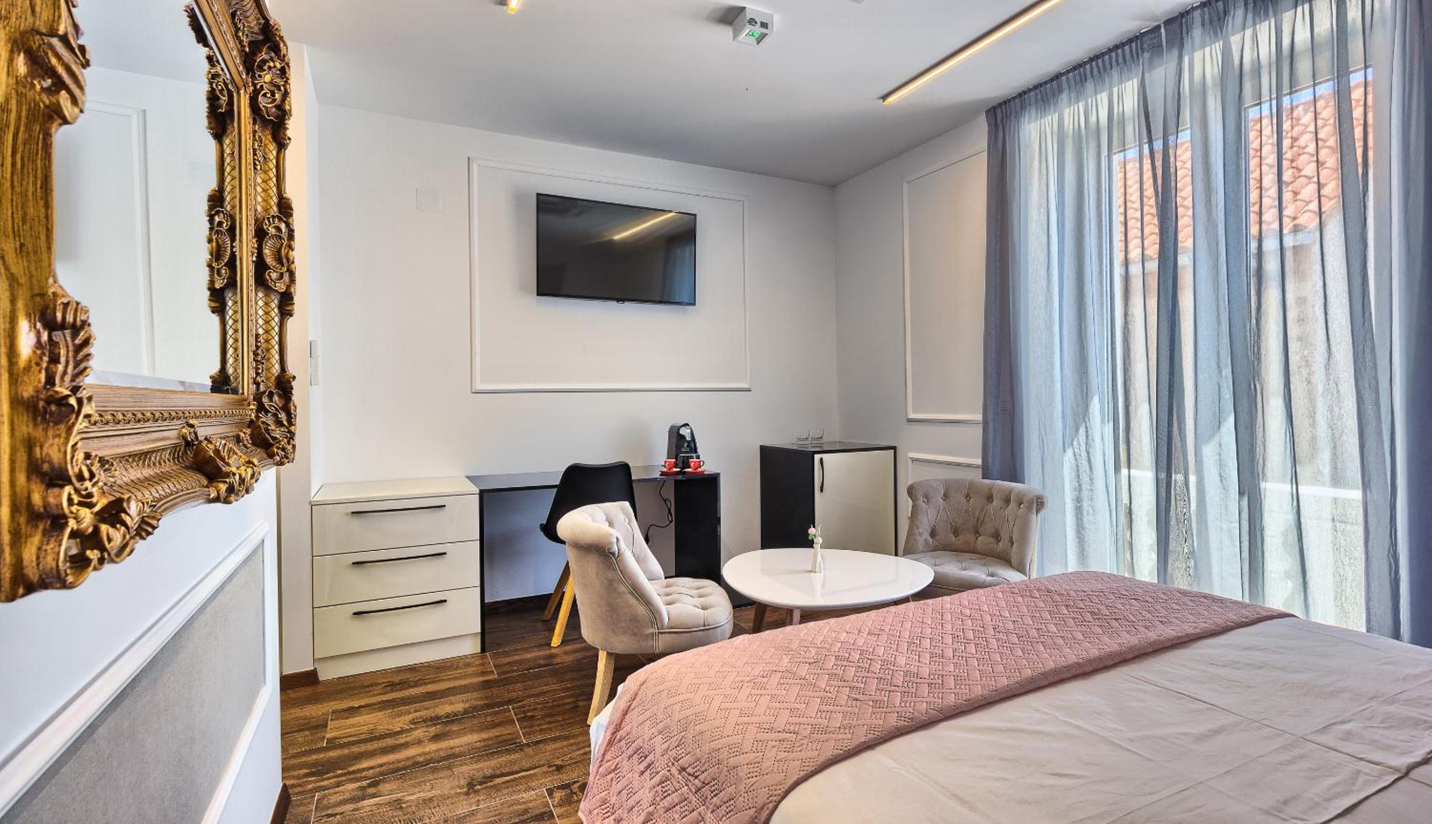 Mincheta - Luxury Rooms view 5