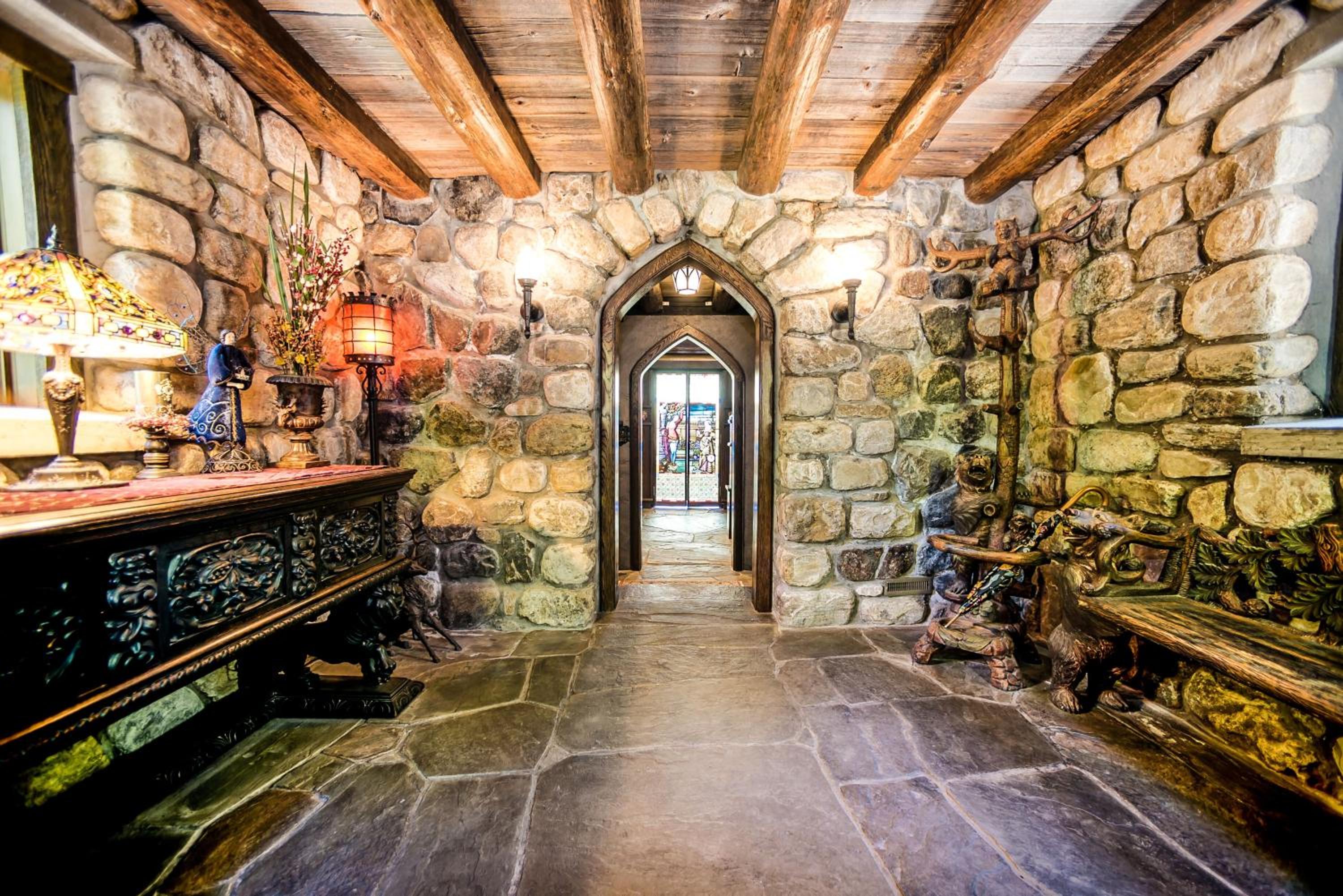 HIGHLANDS CASTLE overlooking Lake George plus 2 other CASTLES & SUITES