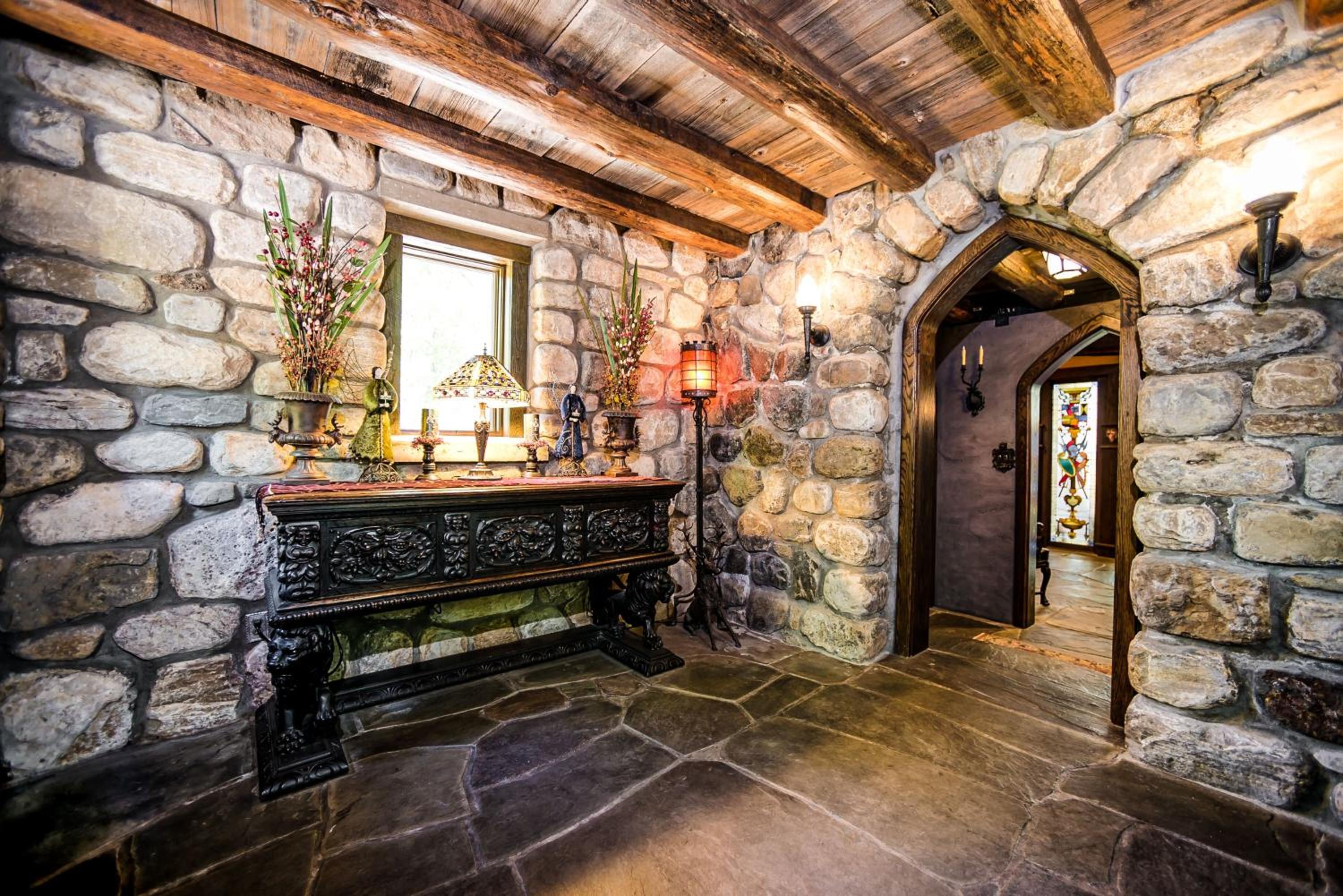 HIGHLANDS CASTLE overlooking Lake George plus 2 other CASTLES & SUITES