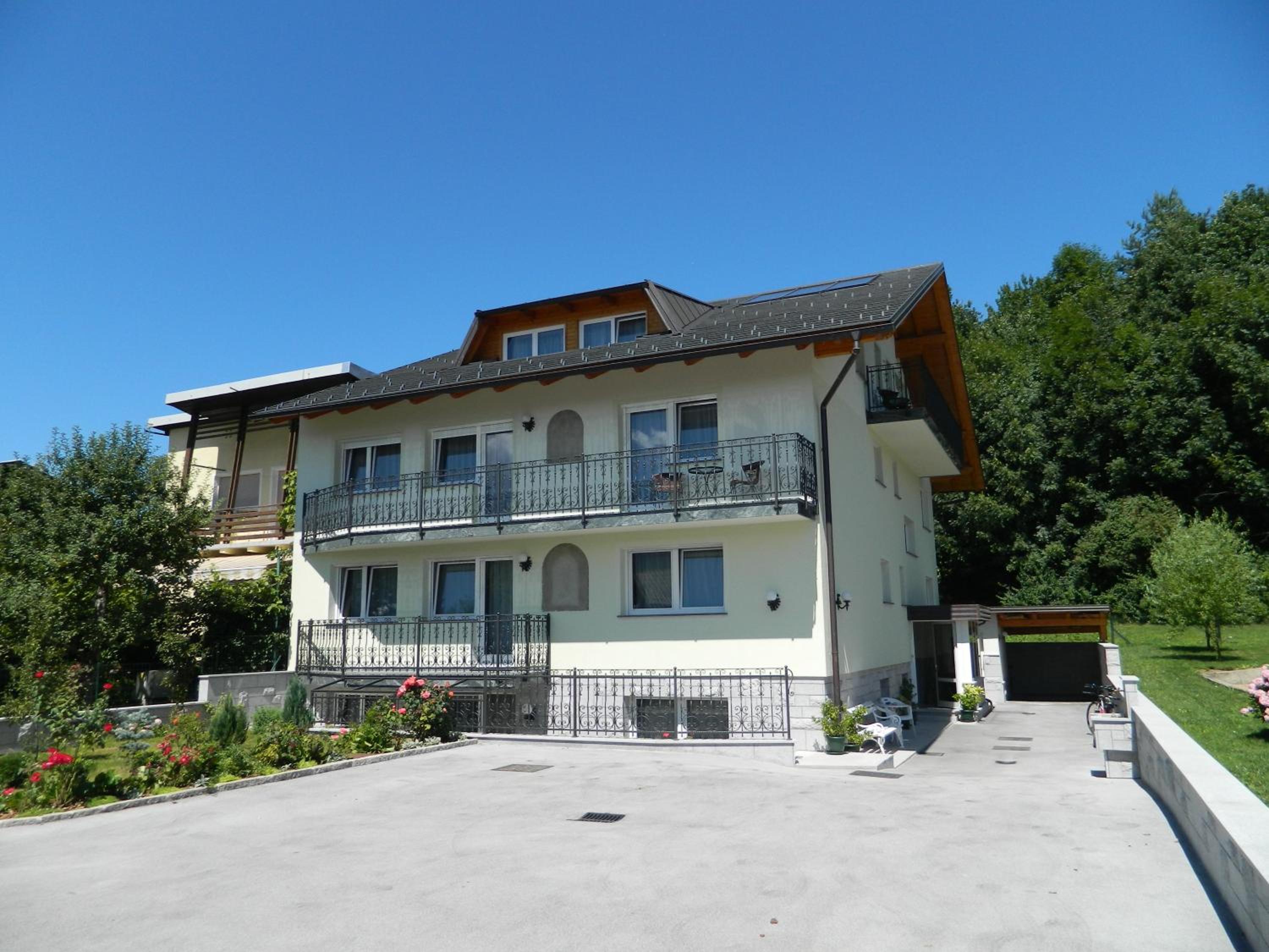 Sobe apartma Milena view 3