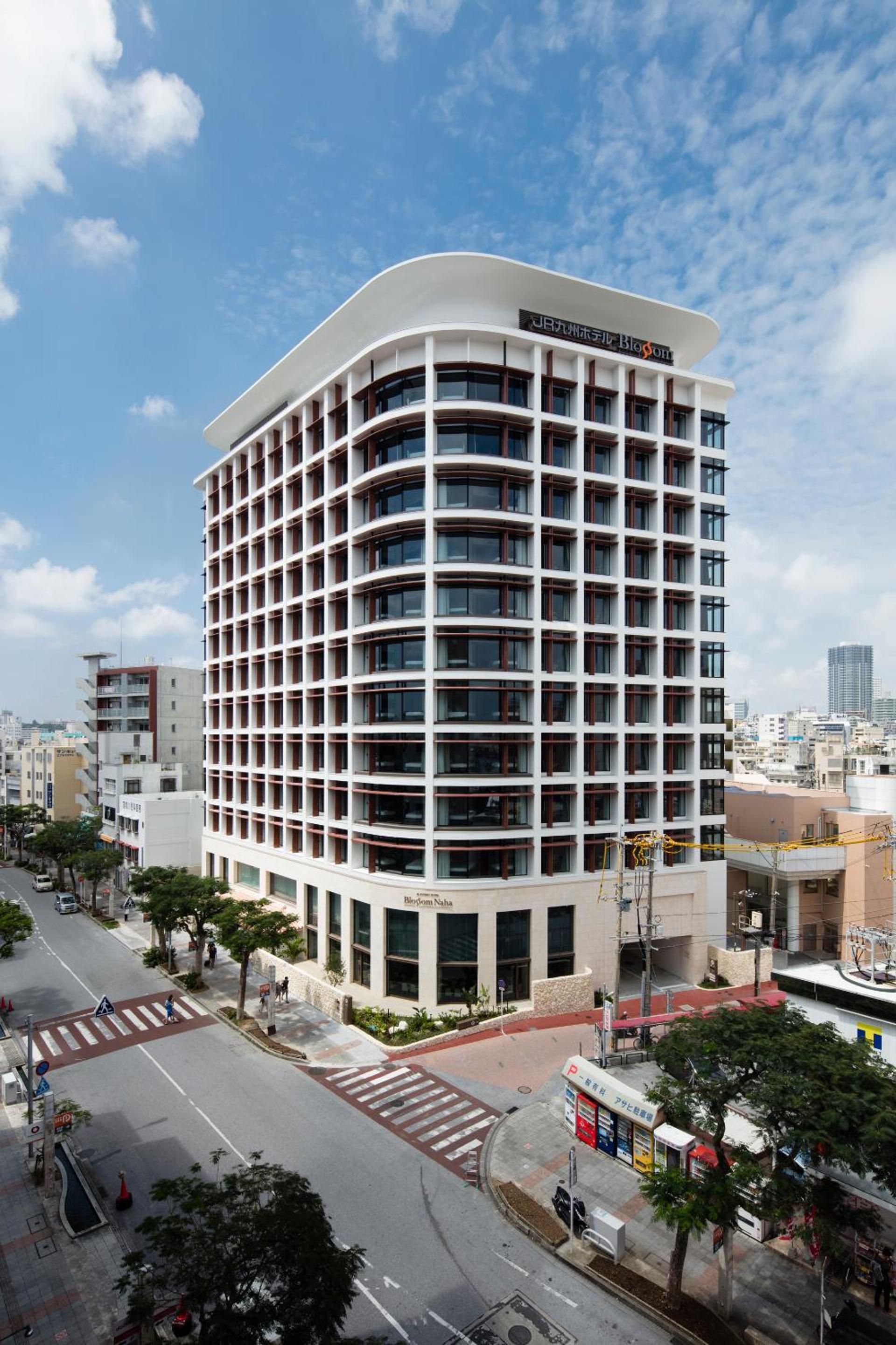 Hotel JR Kyushu Hotel Blossom Naha - Image 1