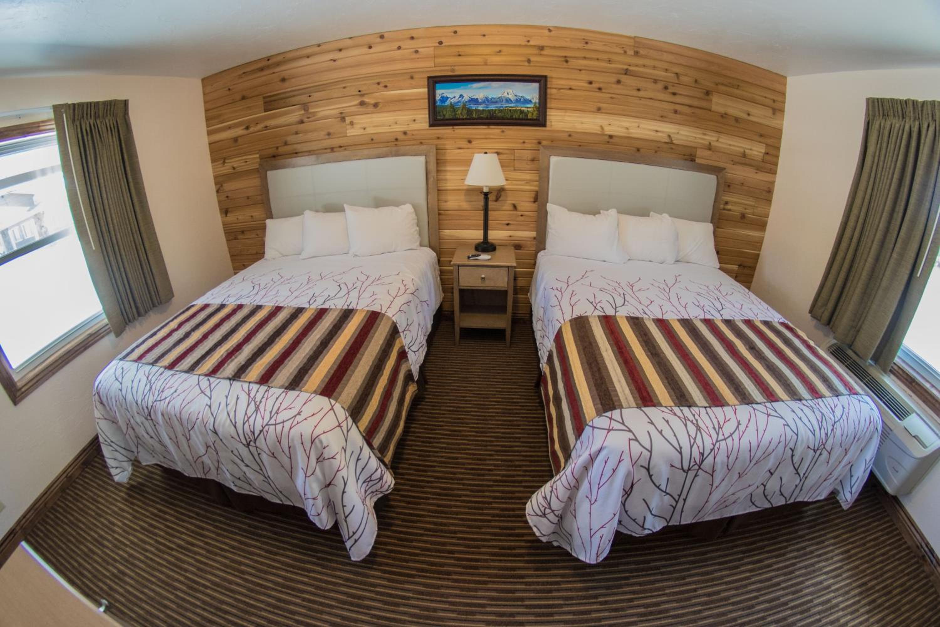 Stagecoach Inn & Suites