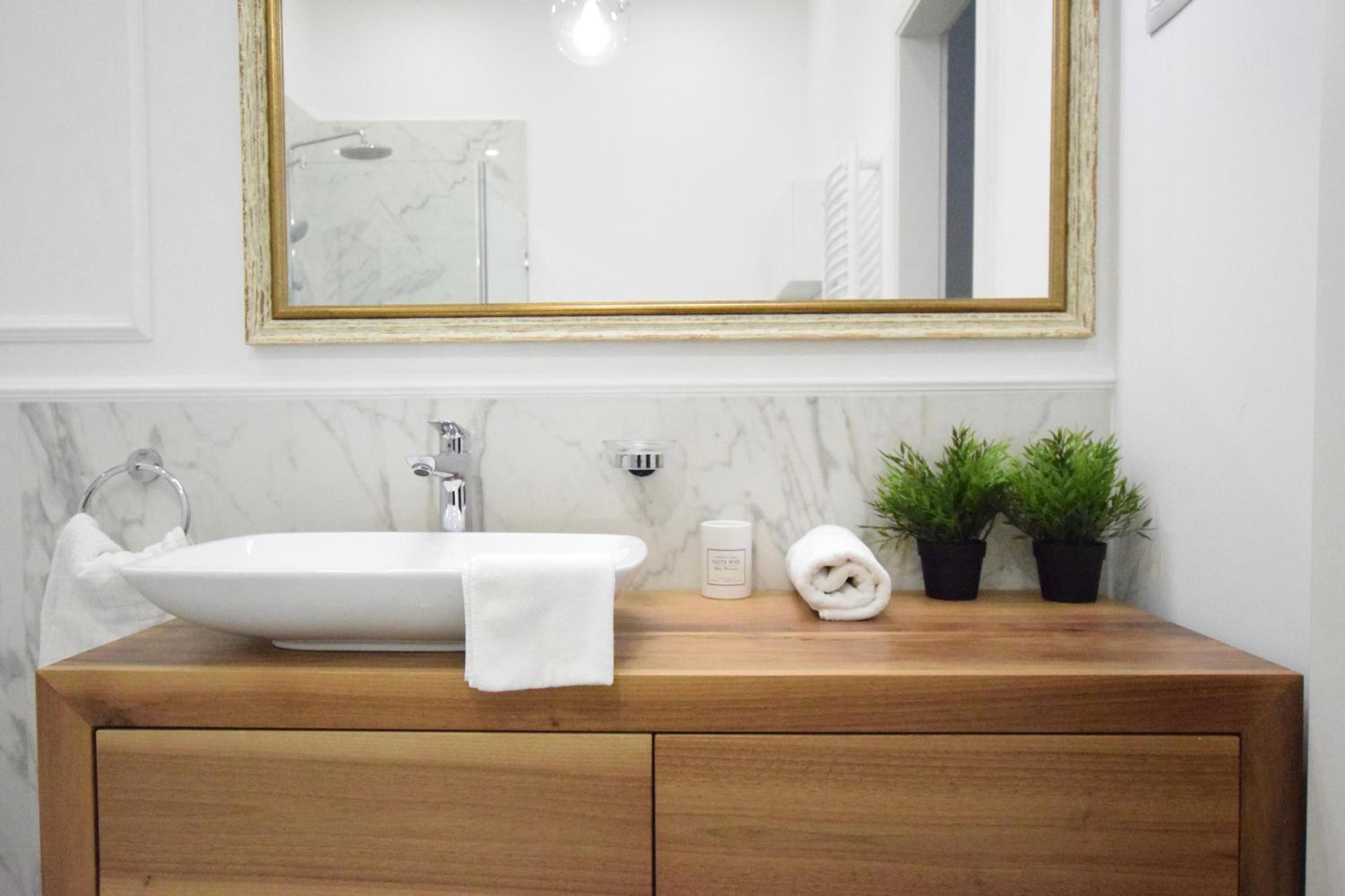 Luxury Apartment by Hi5 - Szervita Suite view 4