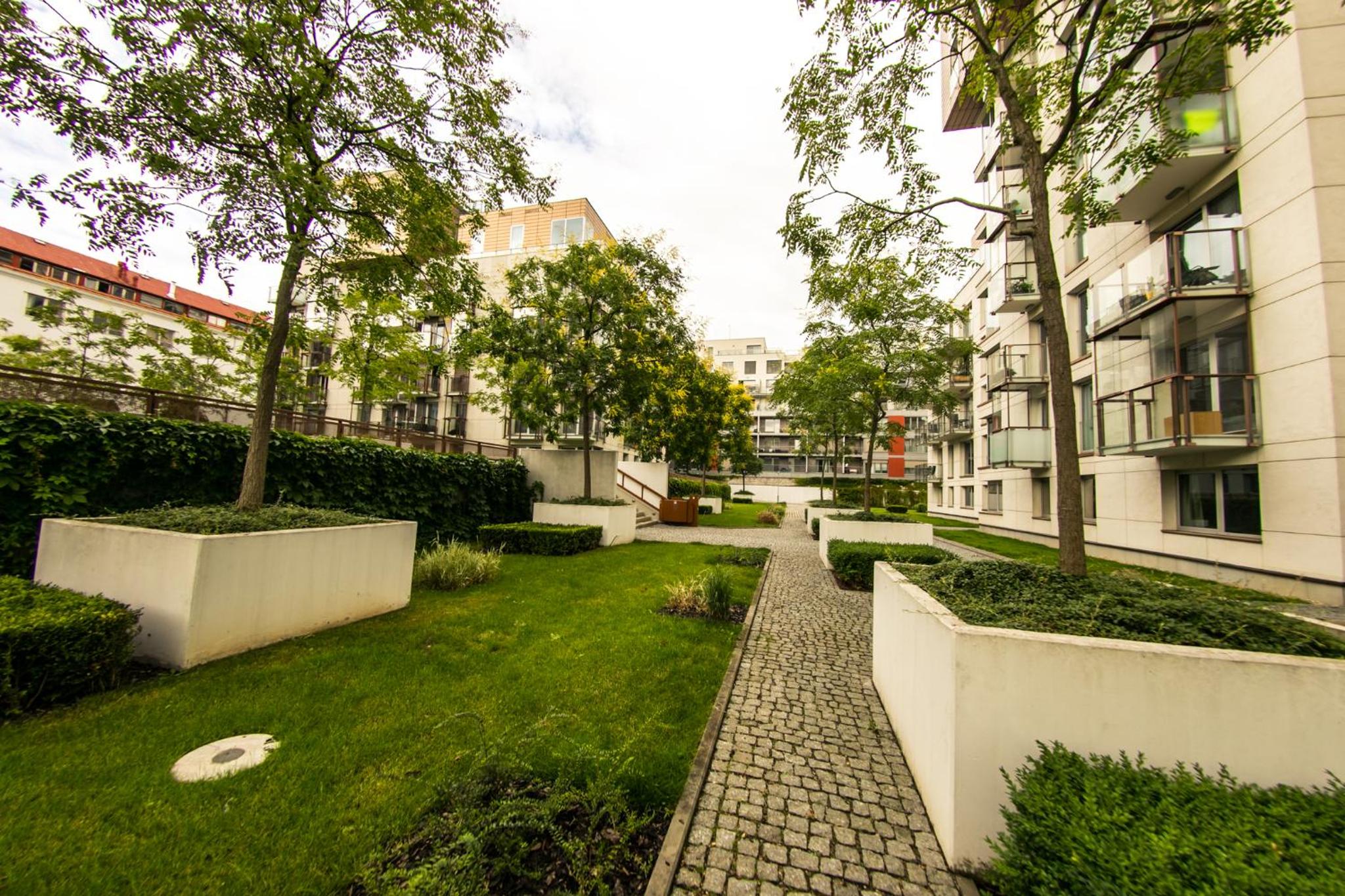 Spacious 130 m2 Apartment Near Center 2 Free Parking