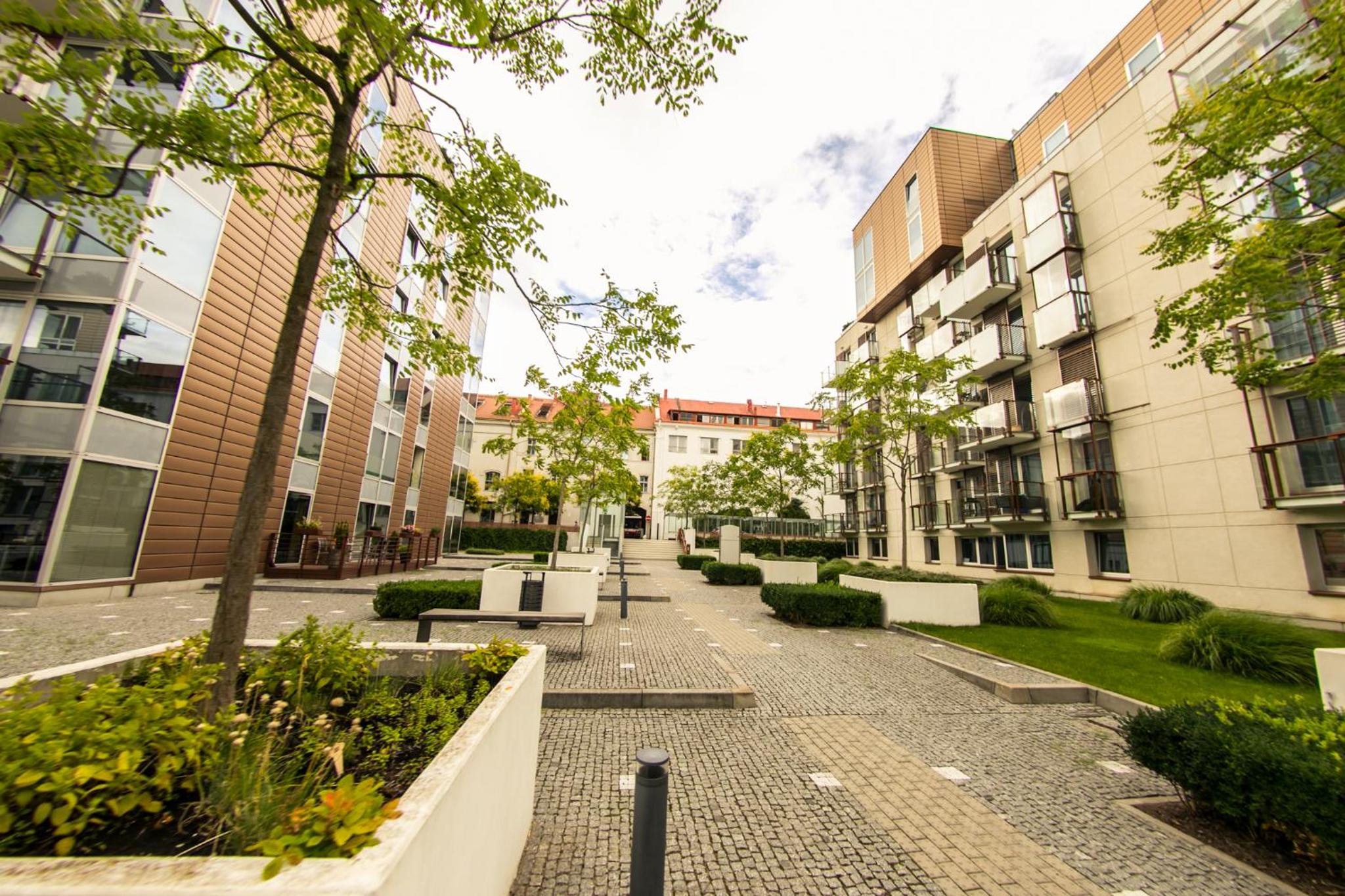 Spacious 130 m2 Apartment Near Center 2 Free Parking