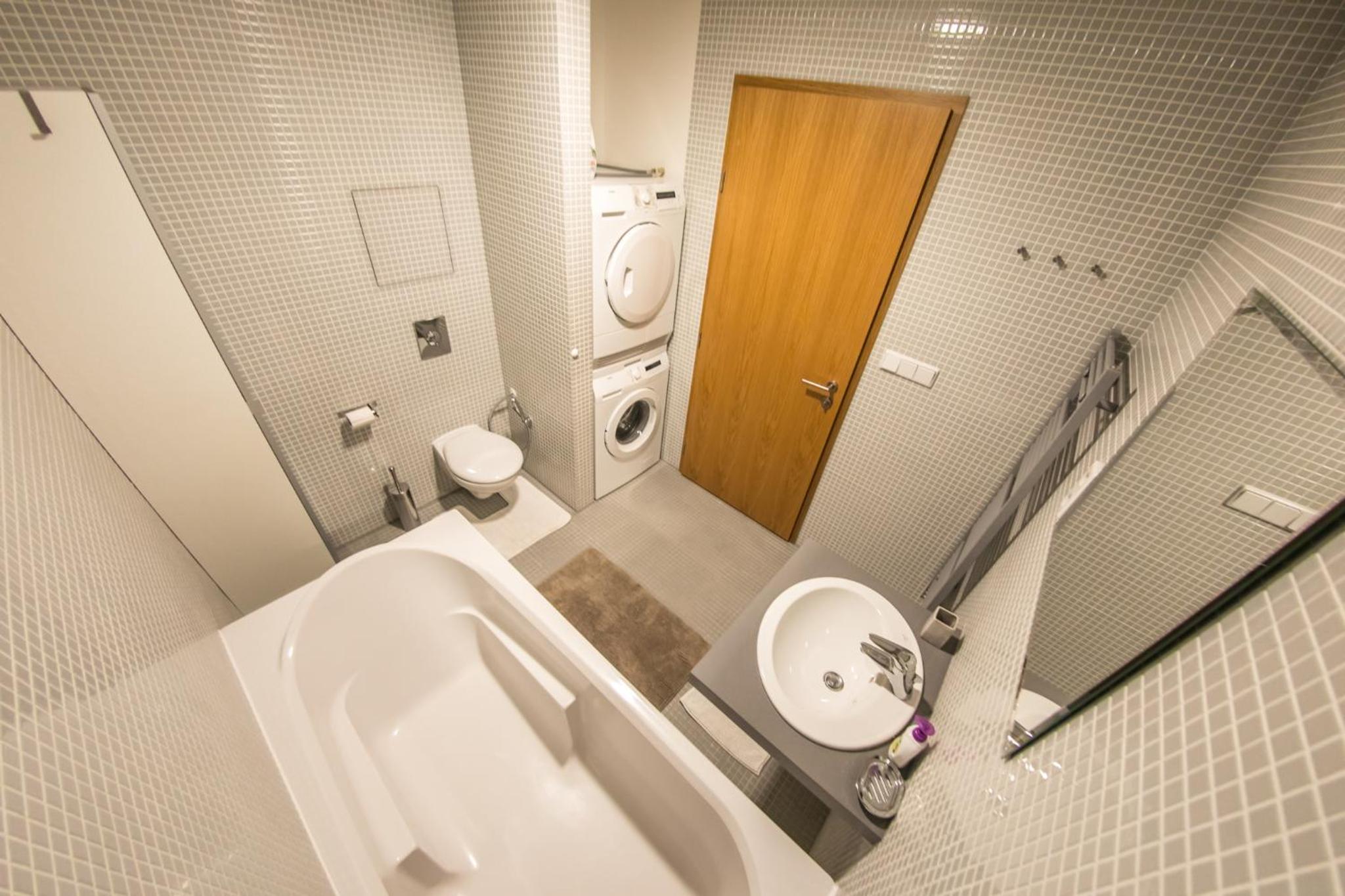Spacious 130 m2 Apartment Near Center 2 Free Parking