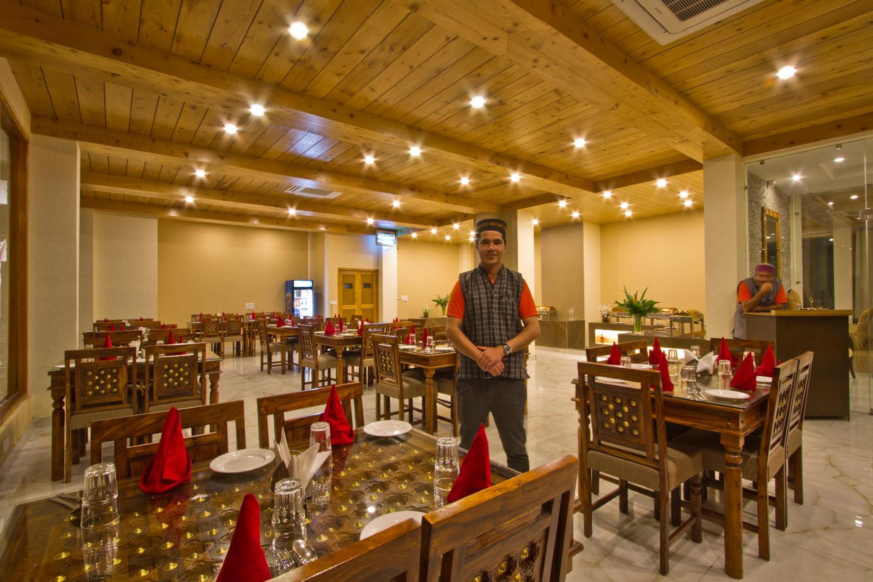 Snow Flakes Resort And Spa Centrally Heated Luxury Resort