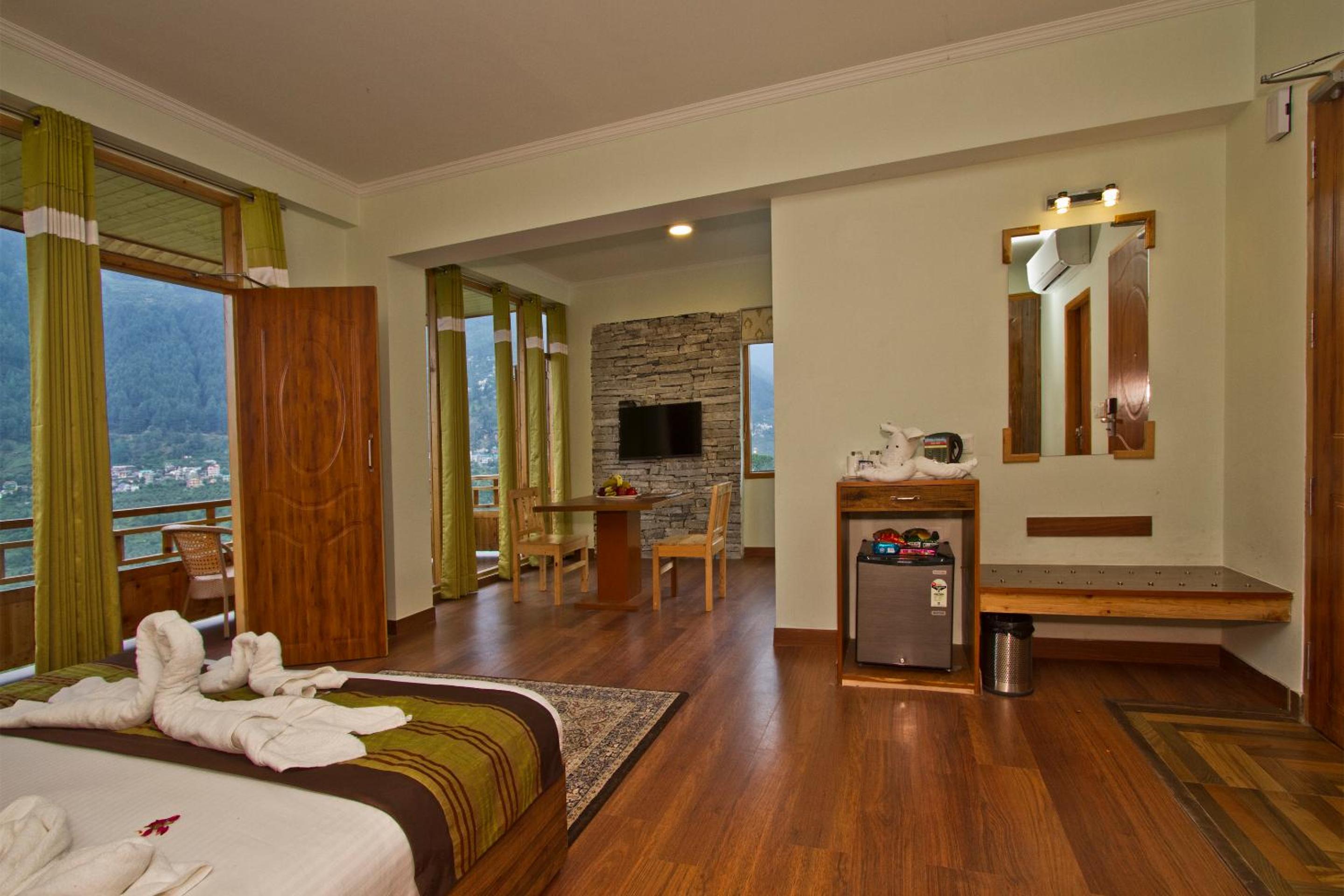 Snow Flakes Resort And Spa Centrally Heated Luxury Resort