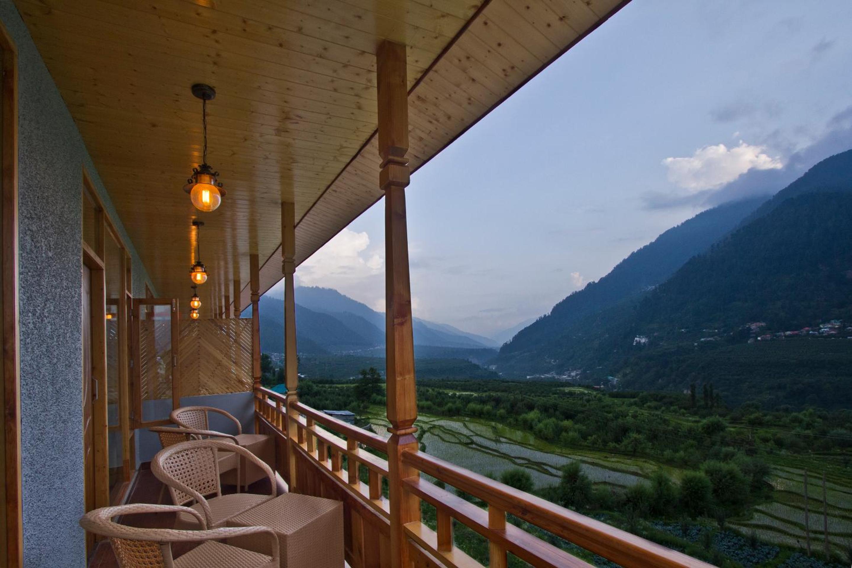 Snow Flakes Resort And Spa Centrally Heated Luxury Resort