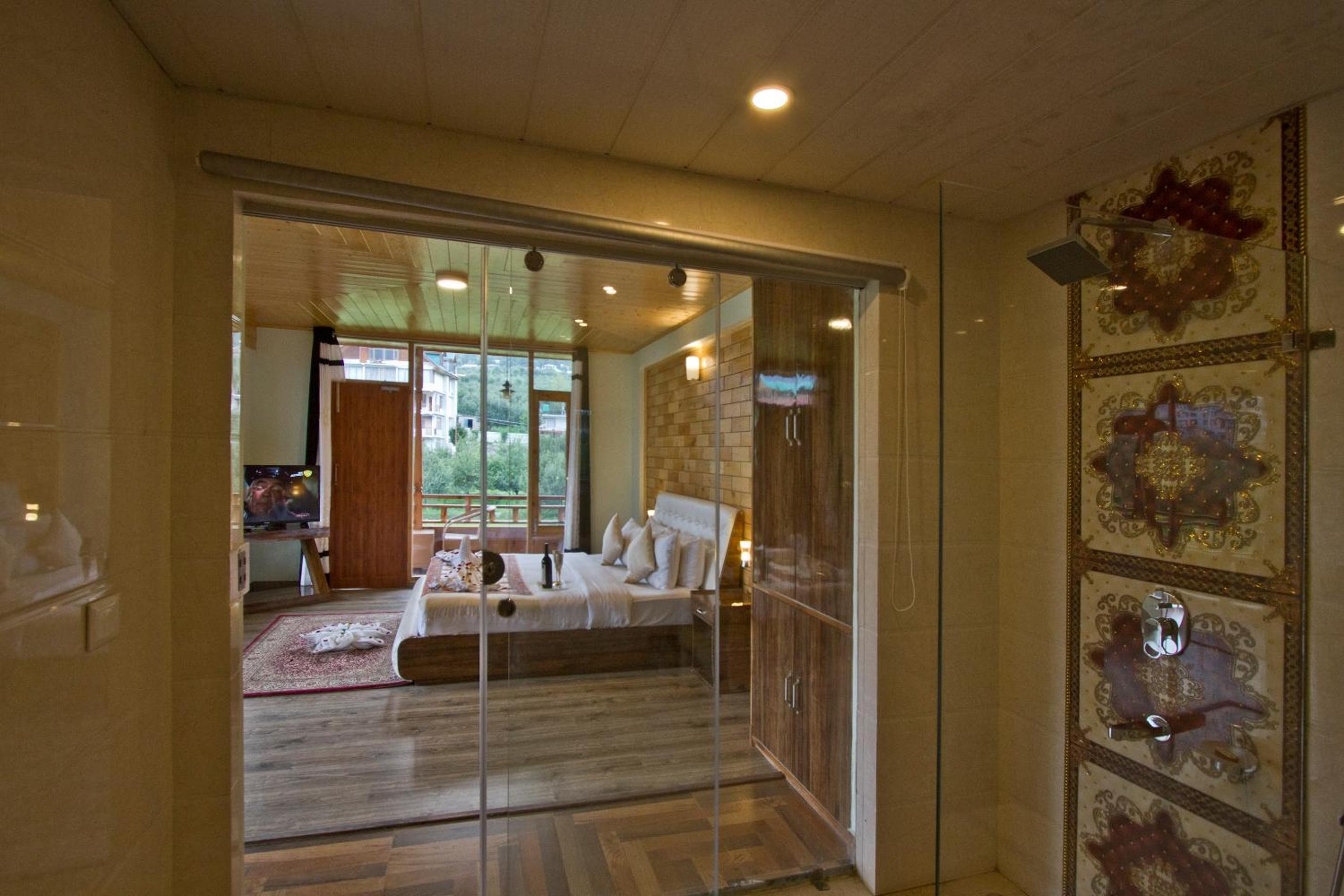 Snow Flakes Resort And Spa Centrally Heated Luxury Resort