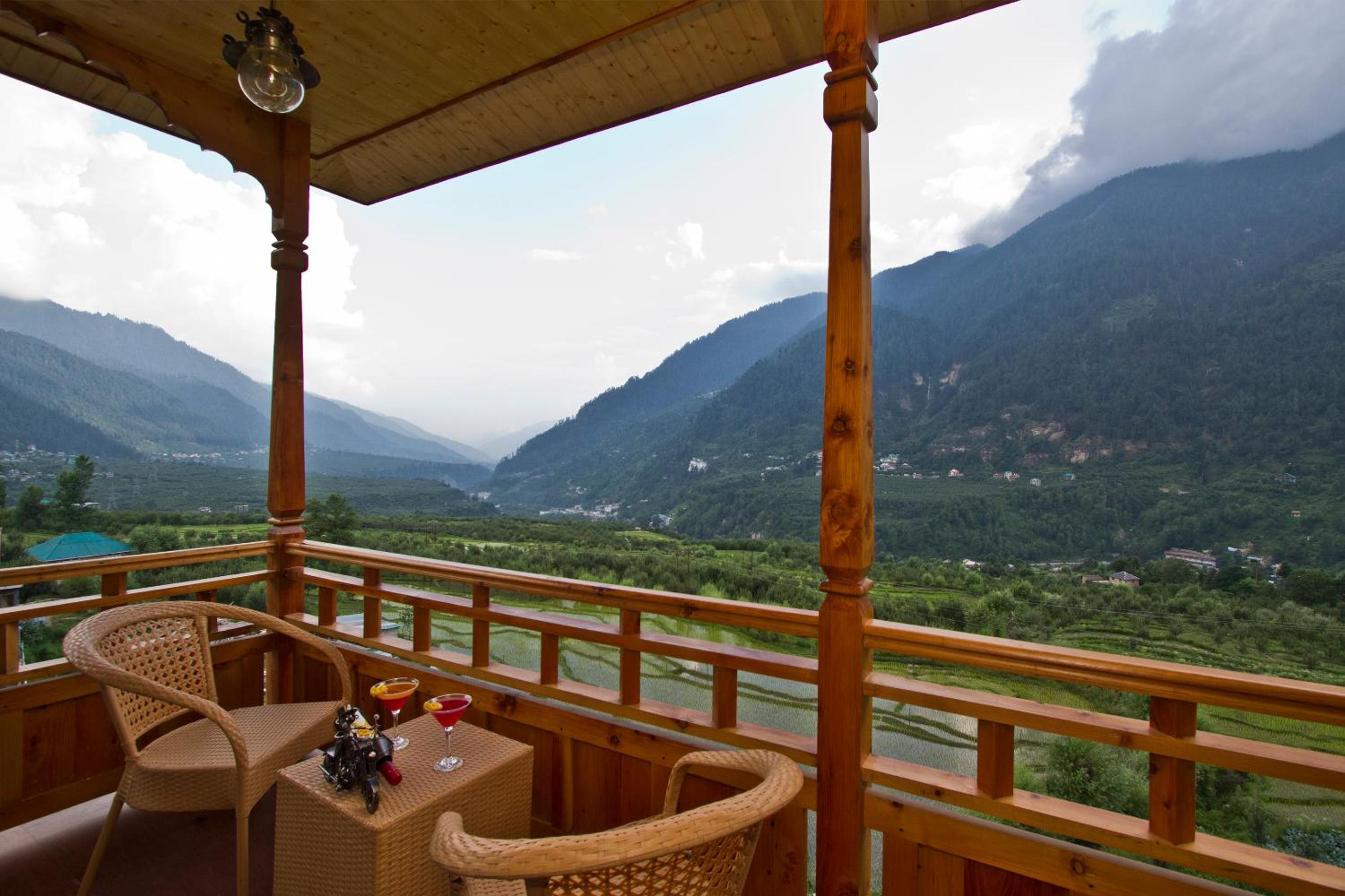 Snow Flakes Resort And Spa Centrally Heated Luxury Resort