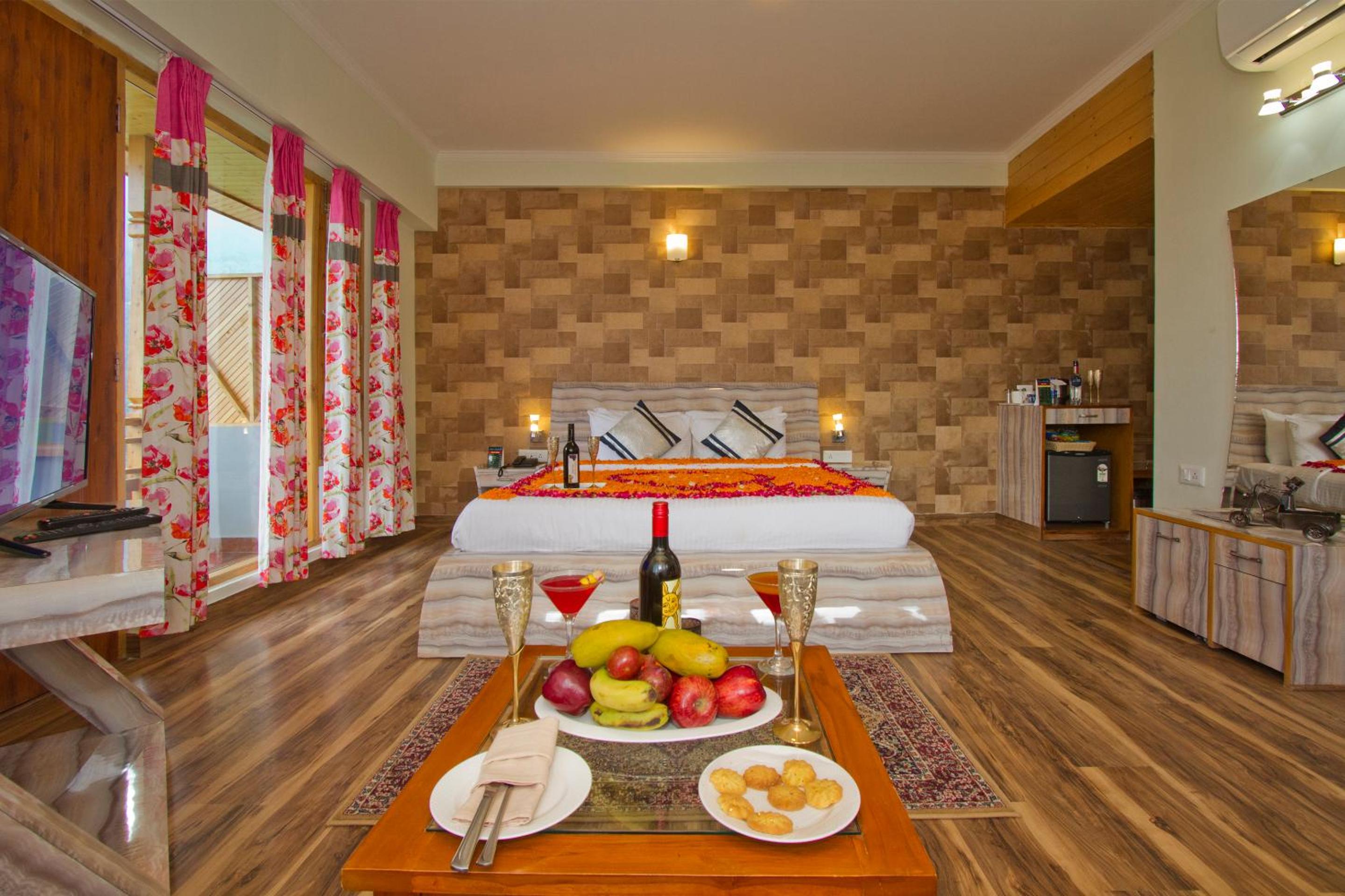 Snow Flakes Resort And Spa Centrally Heated Luxury Resort