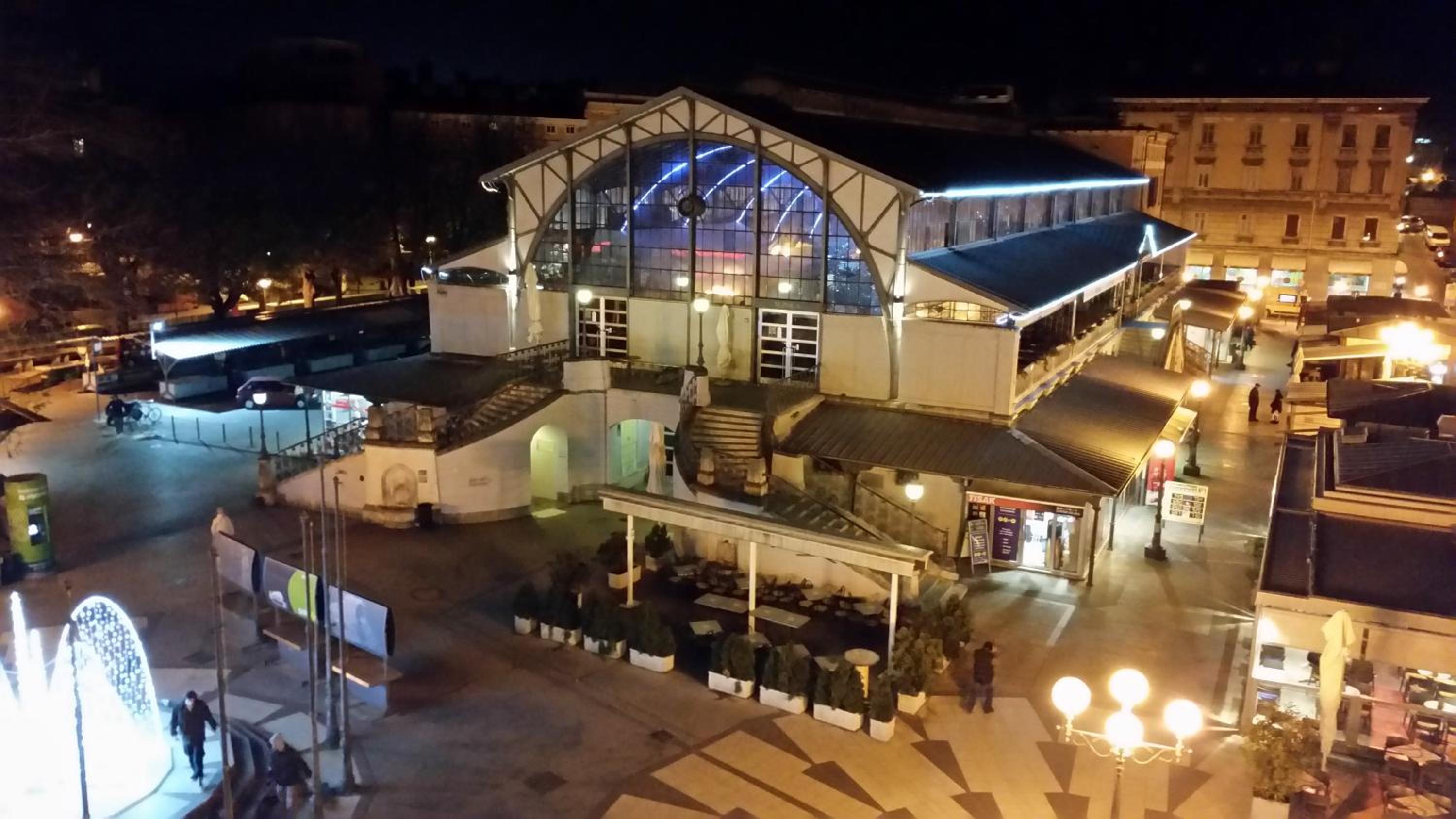 Collins Apartments Center with FREE parking